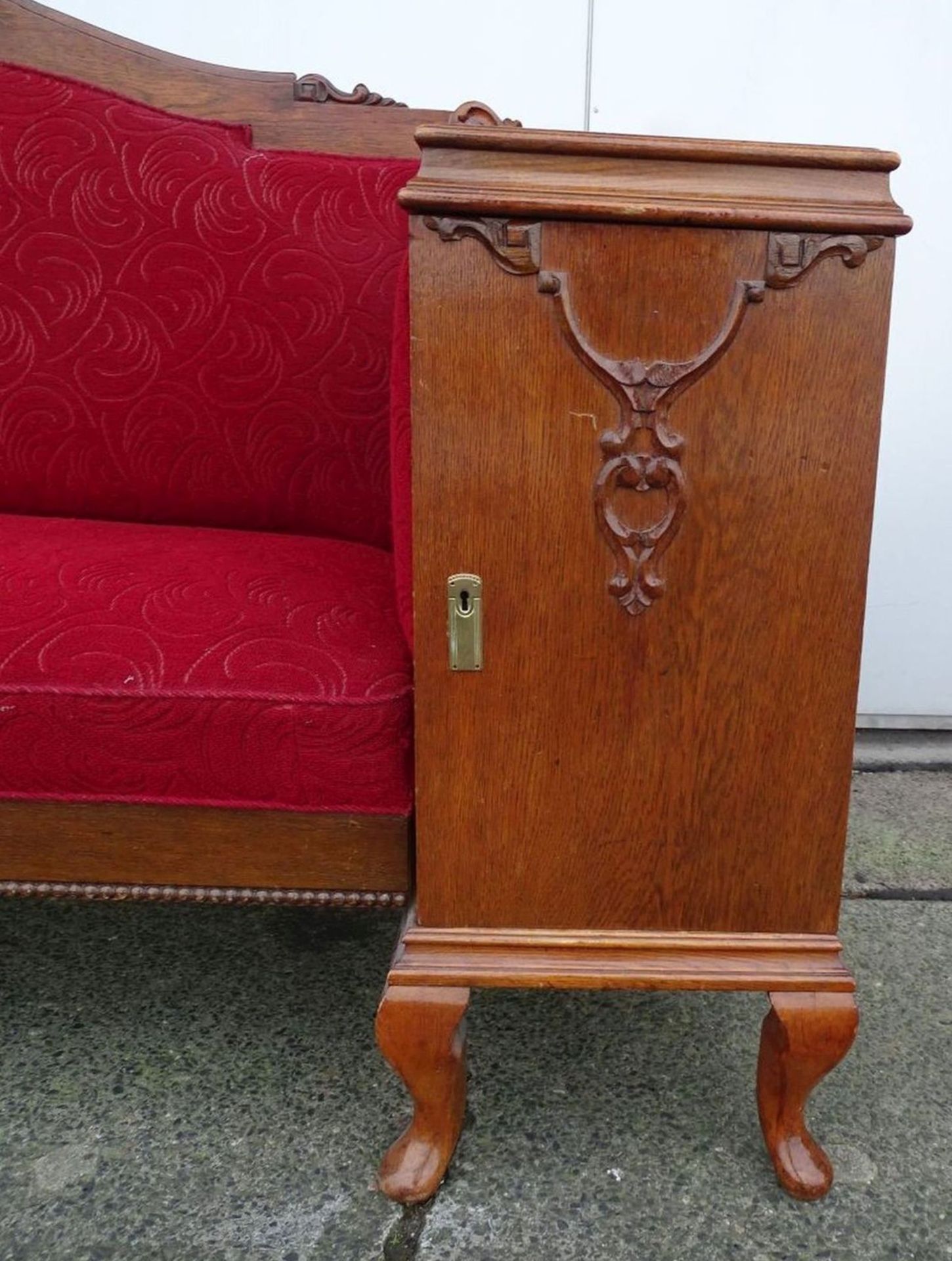 rotes Sofa, an den Enden kleine Schränke, Holzkrone, guter Zusatnd, L-215 cm H-110 cm, T-76 cm - Bild 5 aus 10