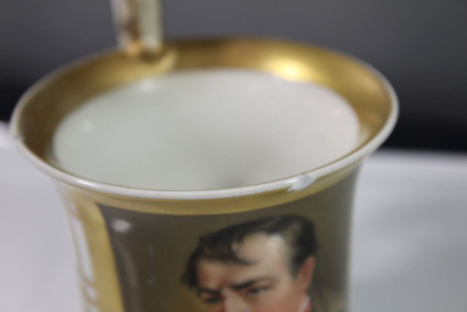 Tasse mit Untertasse "Napoleon" Frankreich um 1810, sign. Brelte, H-10 cm, U.T. D-8 cm, Goldstaffage - Image 4 of 7