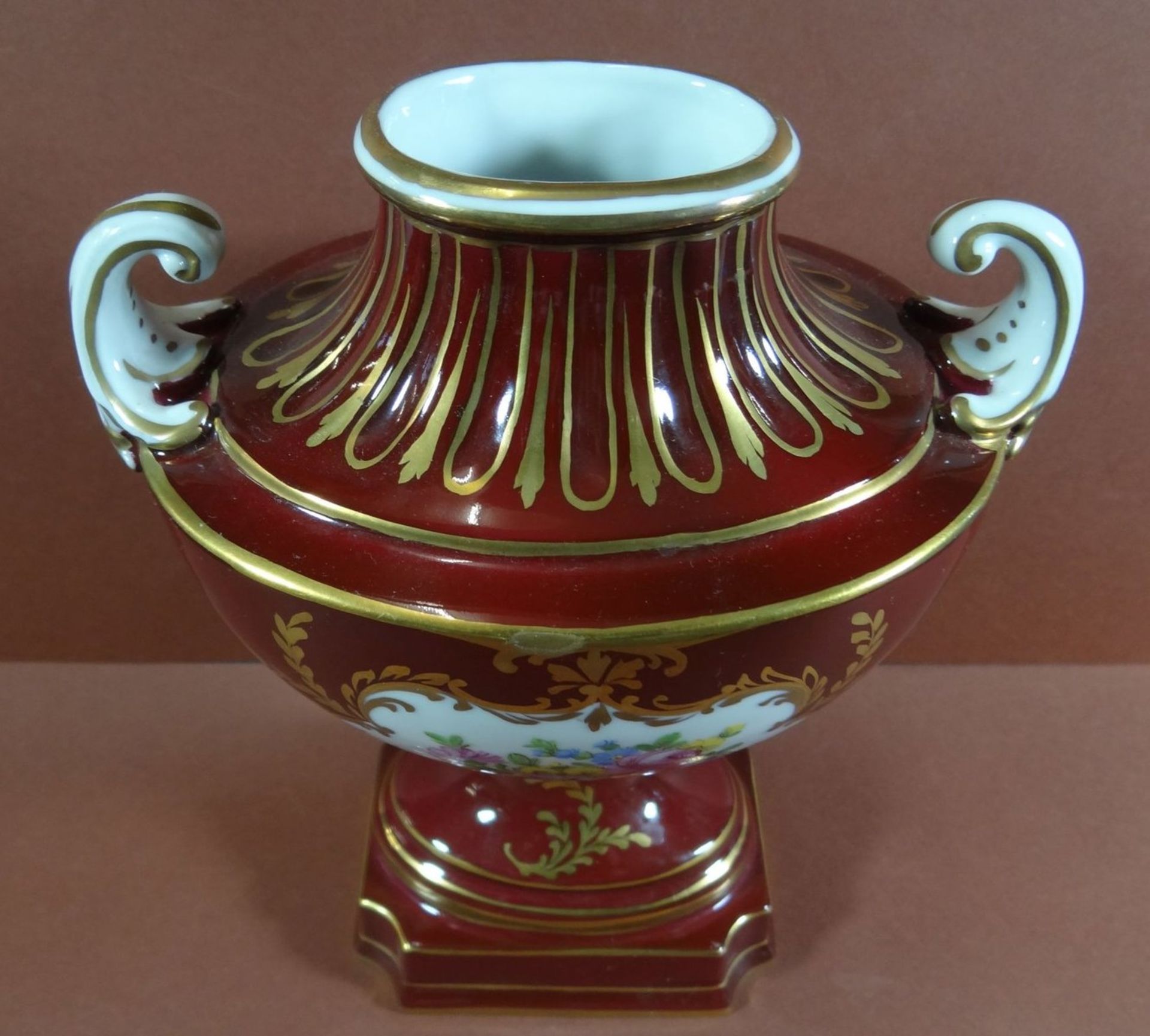 Vase "Potschappel" Dresden, Handmalerei in Reserven, Goldstaffage, H-19 cm, B-14 cm - Image 2 of 5