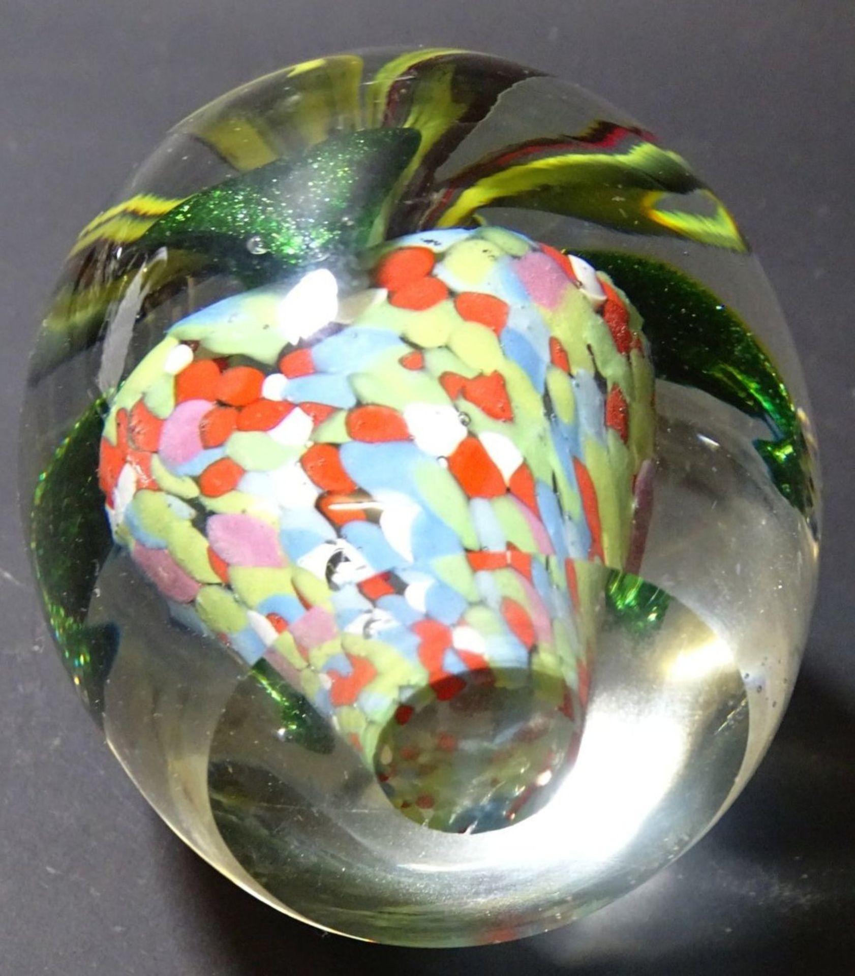 Paperweight mit bunten Einschmelzungen, Blume, H-9 cm, D-7,5 cm - Bild 5 aus 5