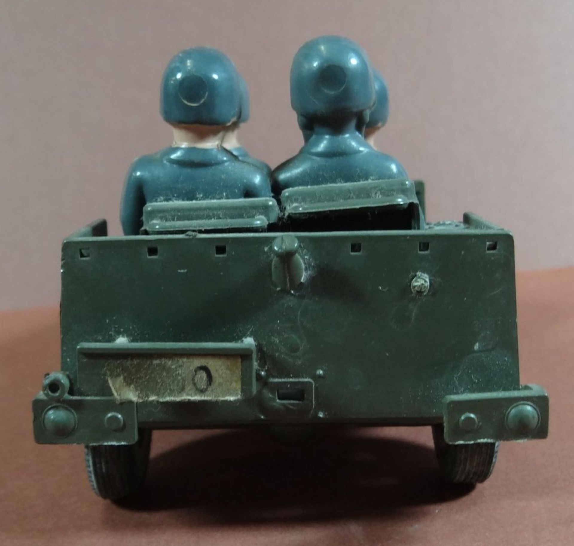 Jeep "Leyla V" mit Soldaten, Kunststoff, div. Fehlteile, bespielt, H-6 cm, L-14 cm, - Bild 3 aus 7