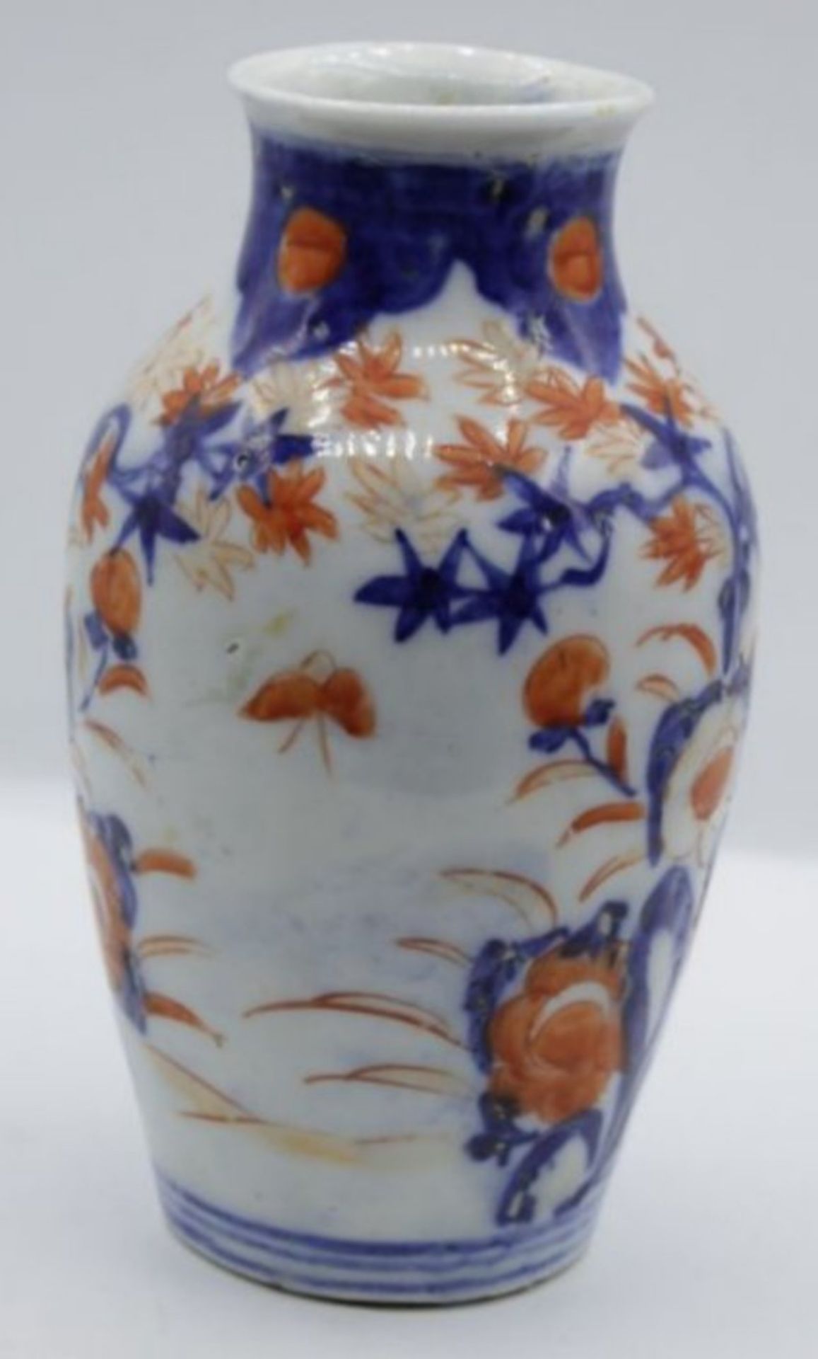 Vase, China, florale Bemalung, berieben, H-18cm. - Bild 2 aus 4