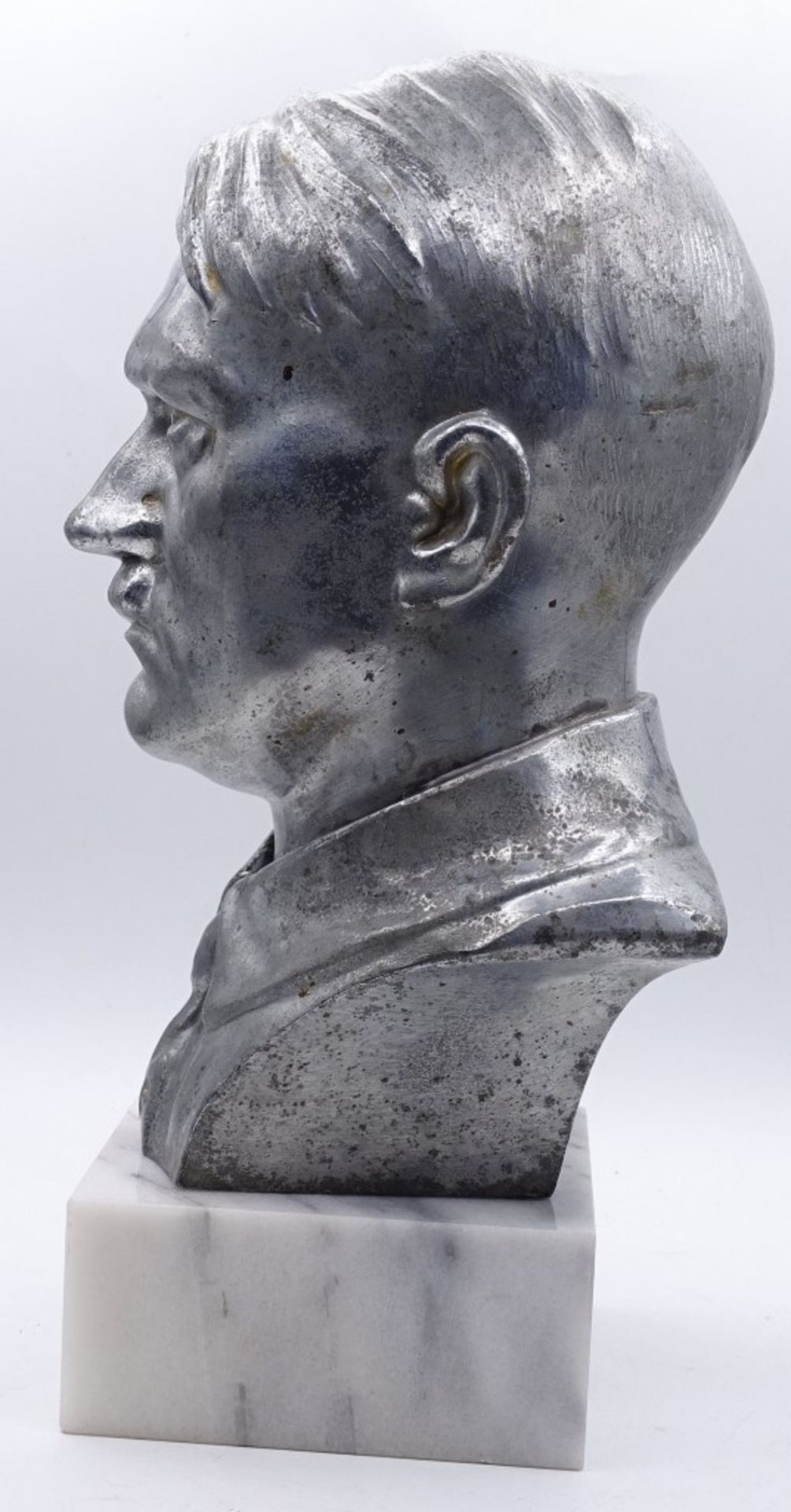Büste des Reichskanzlers Adolf Hitler,silberfarbener Metallguss,verso mit Signatur Schmidt-Hofer und - Bild 5 aus 7