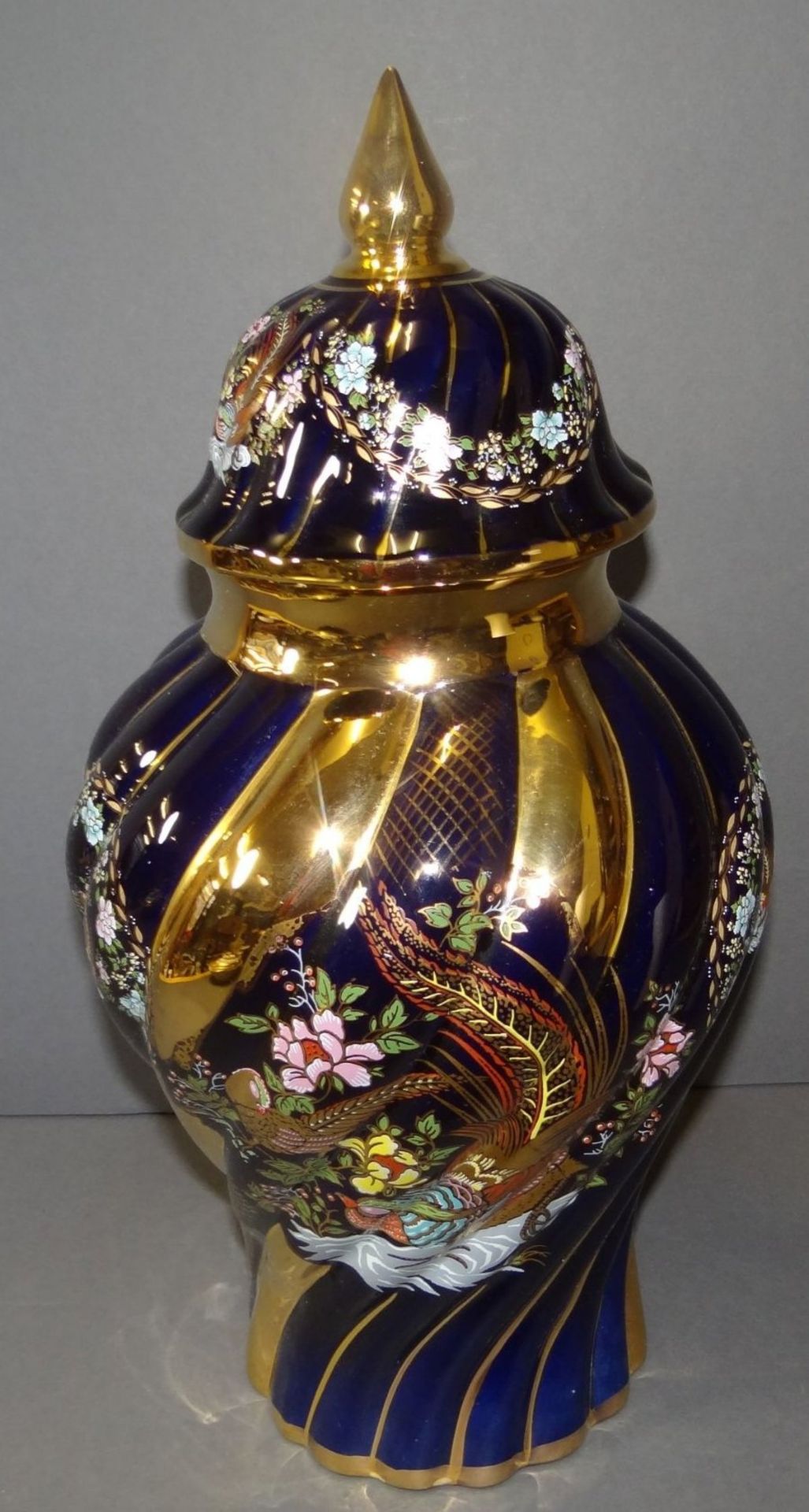 grosse Deckelvase "Limoges" Kobalt mit Gold und Blumenmalerei, H-40 cm - Image 3 of 7