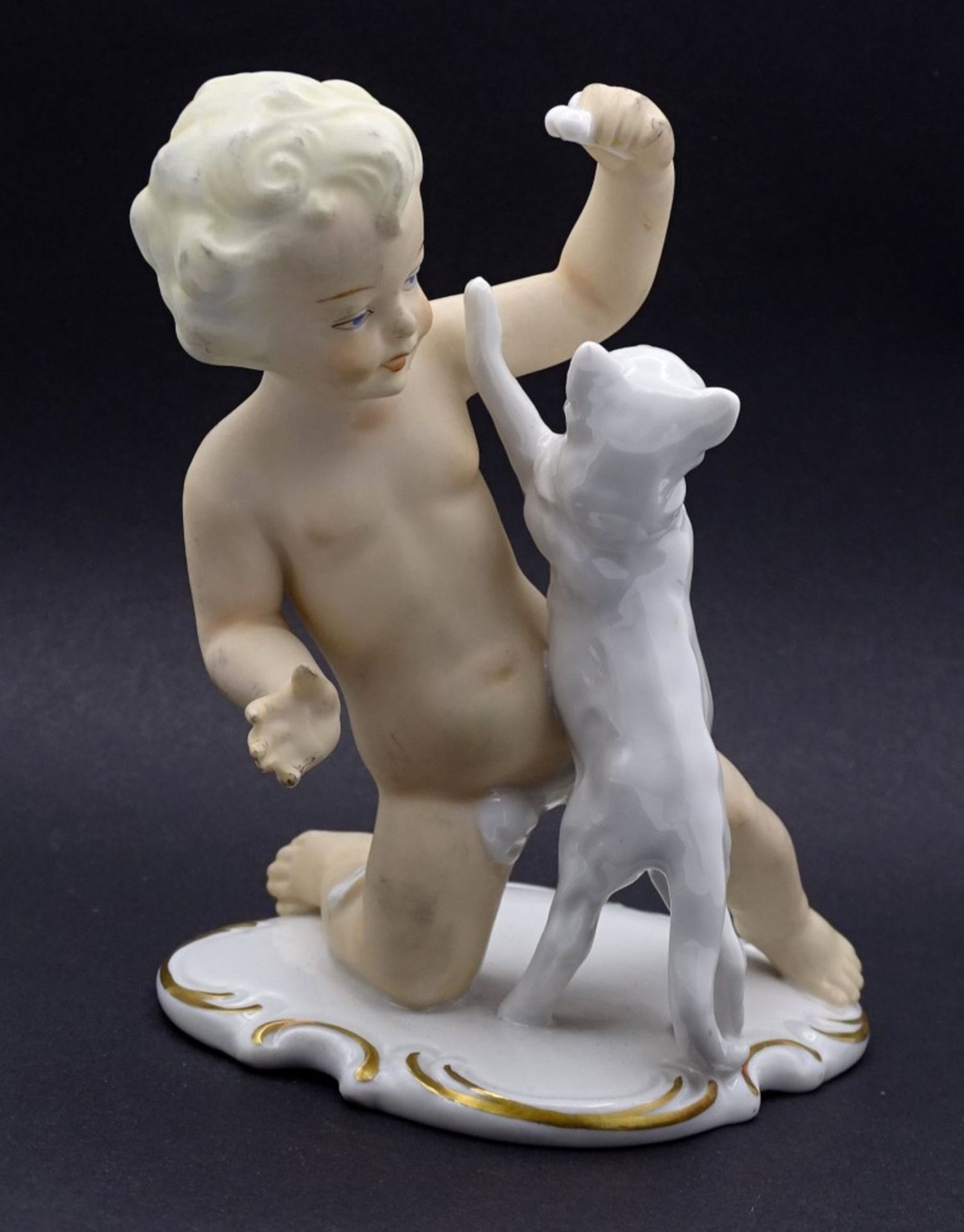 Knabe mit einer Katze spielend "Schaubachkunst",Mod.Nr. 1407, H-13,5cm,