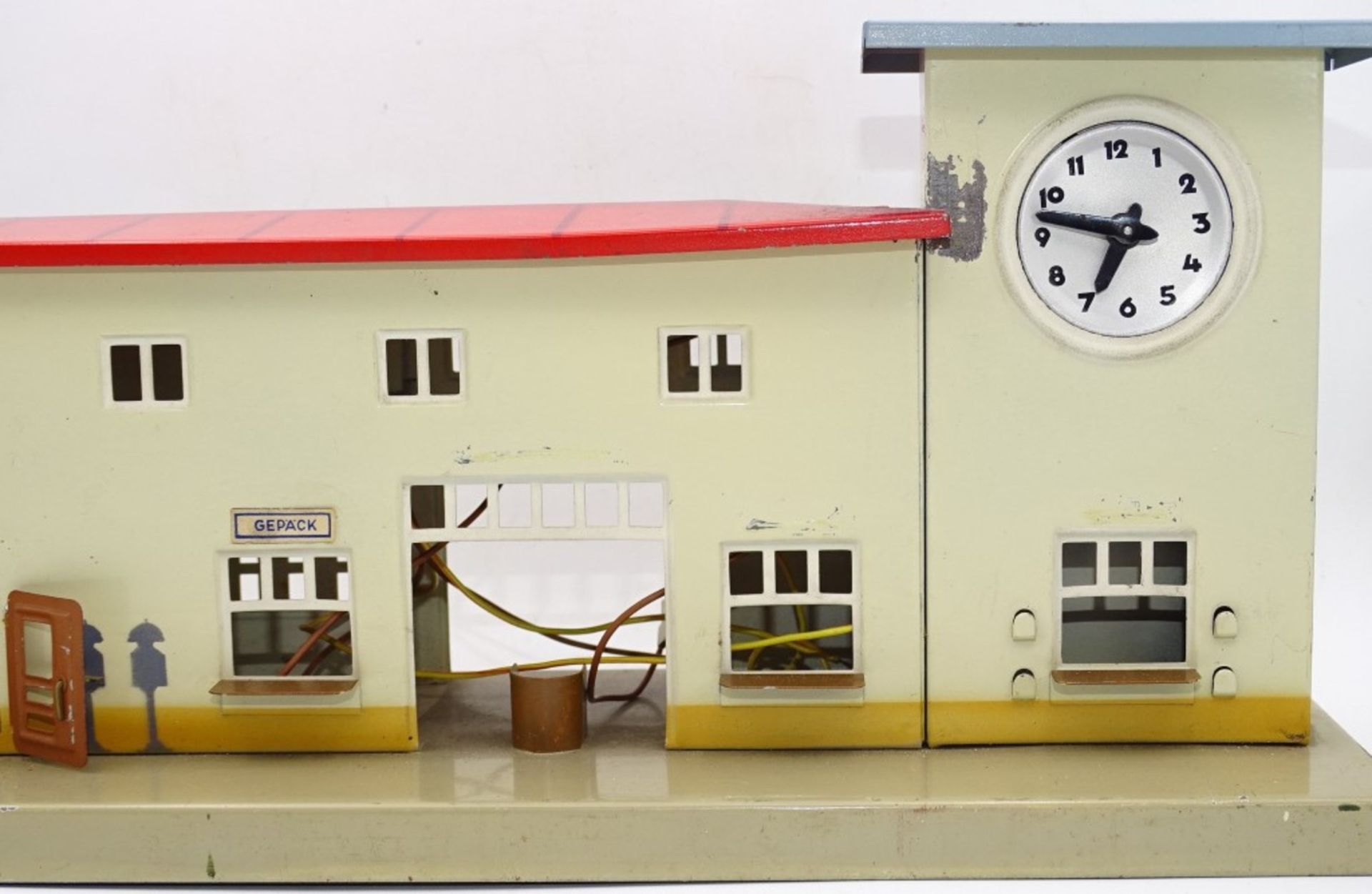 Blechspielzeug "Kibri" Bahnhof , Uhr läuft nicht , L- 32cm - Bild 2 aus 6