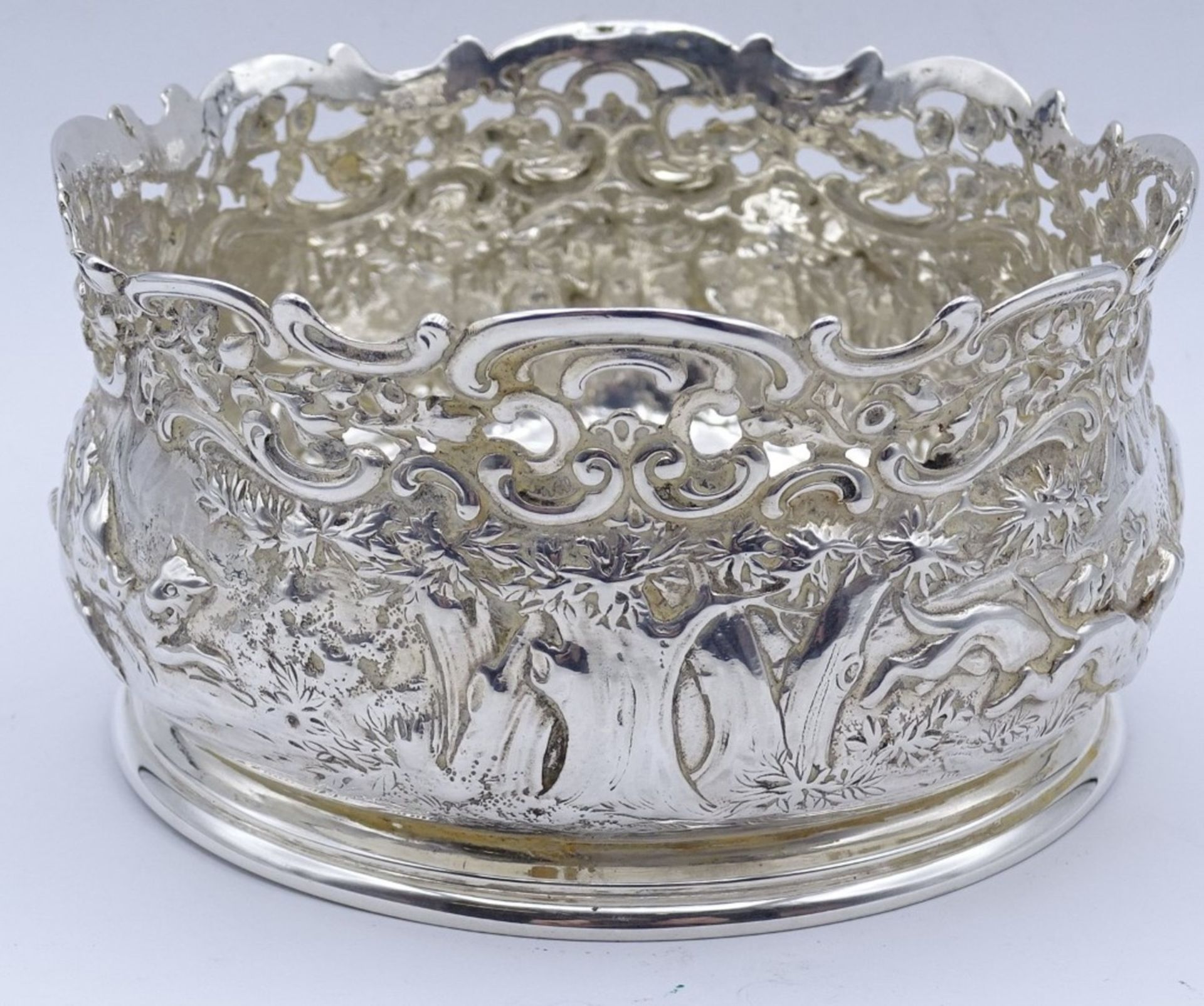 Flaschenhalter in Silber 0.830,umringt von Jagdszenen,H- 6,0cm,D- 12cm, 202,8gr. - Bild 2 aus 8