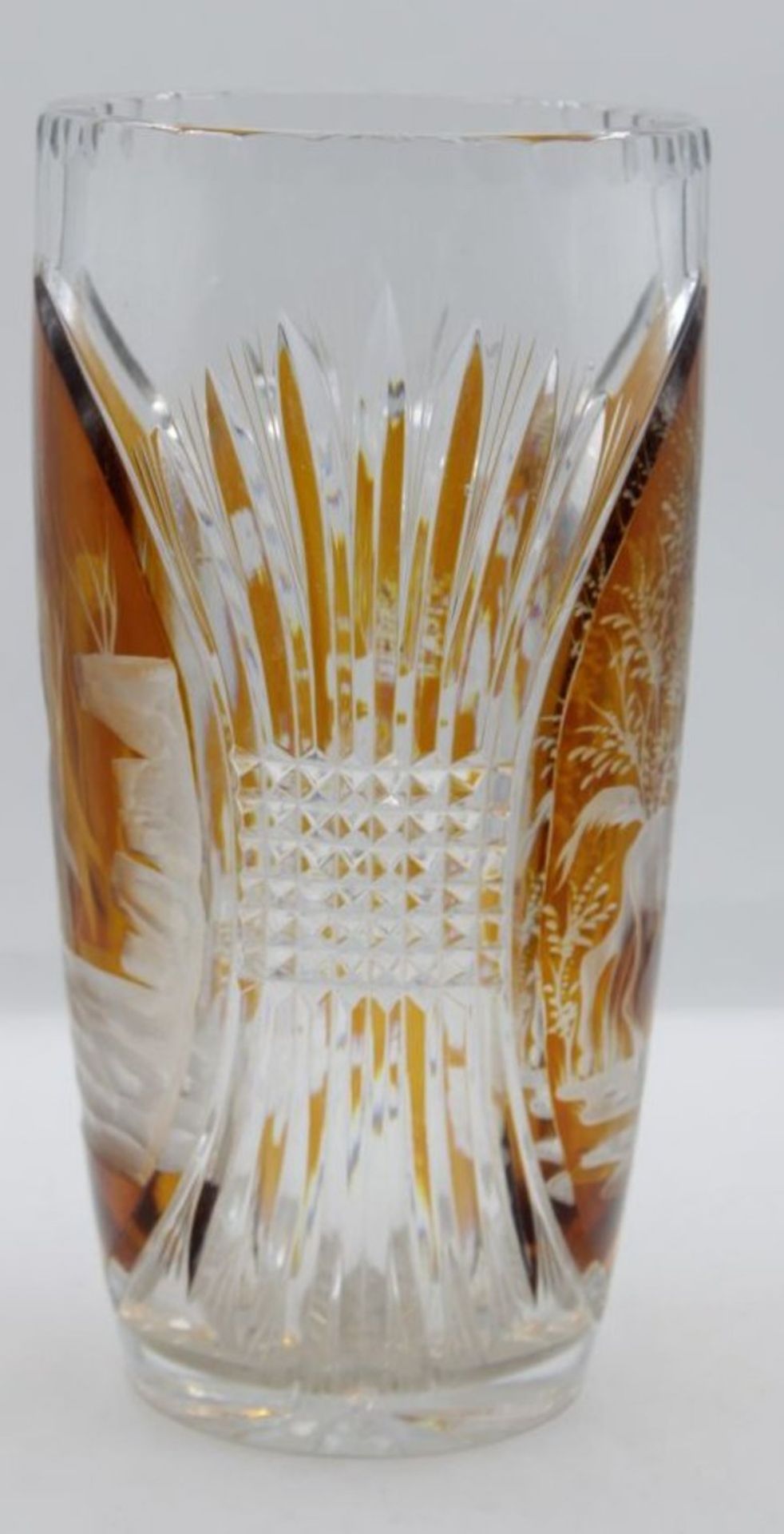 hohe Vase, Kristall, gelb gebeizt, beschliffen mit Falkner, wohl Böhmen, H-24cm. - Image 5 of 5