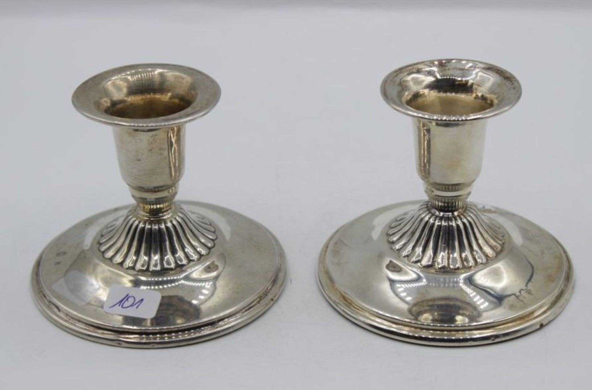 Paar Leuchter, Kopenhagen 830er Silber, gefüllter Stand, zus. 165,2gr., je H-7cm. - Image 2 of 3