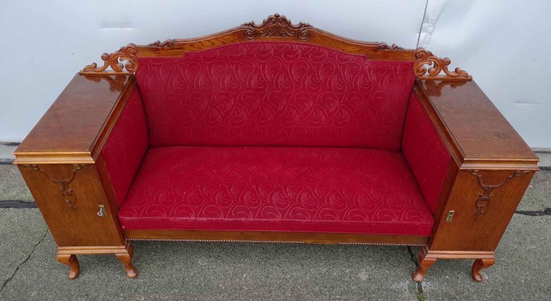 rotes Sofa, an den Enden kleine Schränke, Holzkrone, guter Zusatnd, L-215 cm H-110 cm, T-76 cm - Bild 3 aus 10