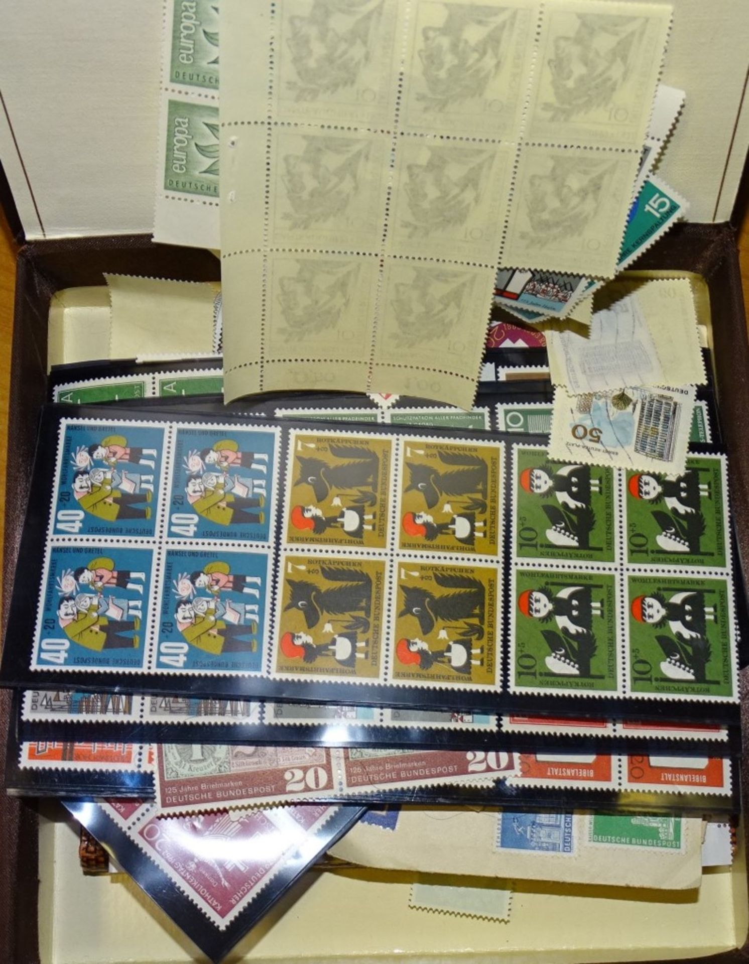 Konvolut Briefmarken Alben + Schachtel,Marken aus aller Welt, (11 Alben,1x Schachtel) - Bild 7 aus 10