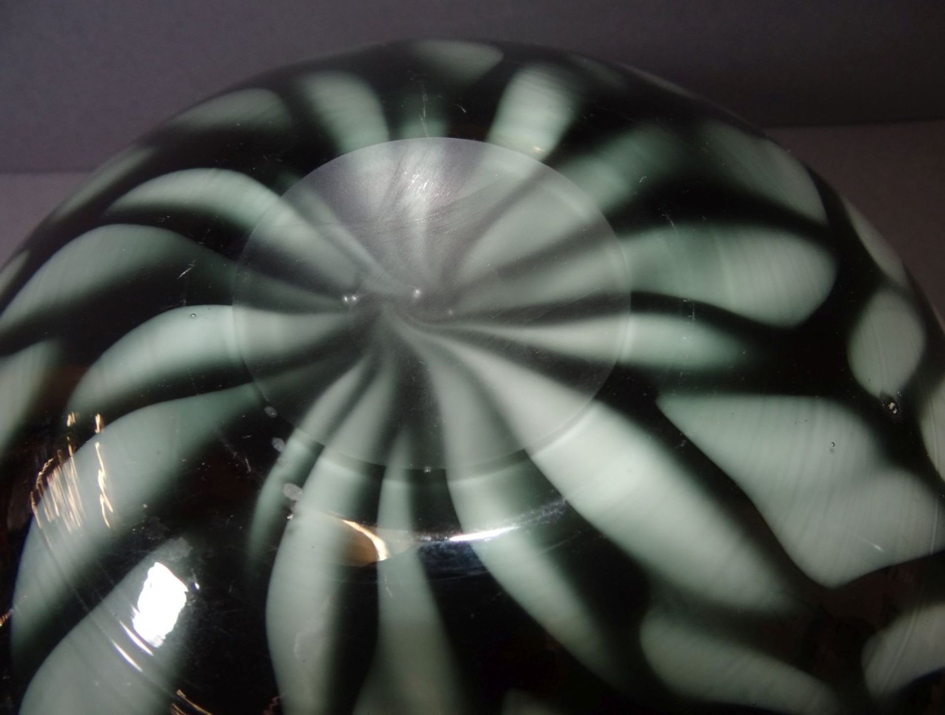 grosse Kunstglas-Vase, H-13 cm, D-24 cm - Image 5 of 5