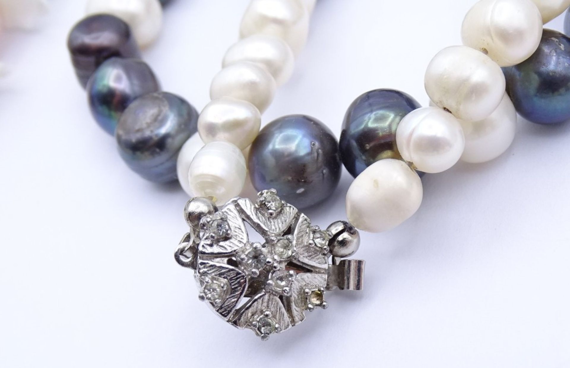2 Halsketten mit Perlen u. Muscheln, 1x Silber Verschluss 0.835, L- 40-54cm - Bild 3 aus 6