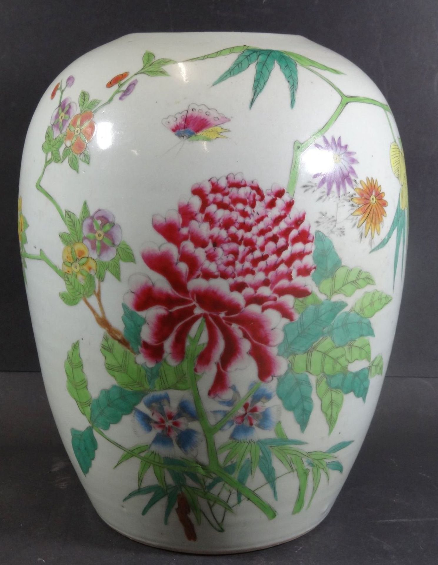 grosse China-Deckel-Vase, Blumenbemalung und chines. Schriftzeichen, H-28 cm, D-18 cm, Alters-u.