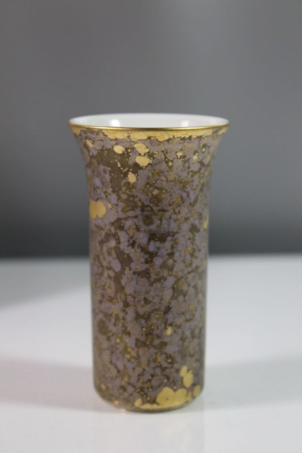 kl. Vase und Schale, Rosenthal studio-line, Golddekor, handgemalt, signiert H.Dressler, Vas H-9cm. - Image 2 of 4