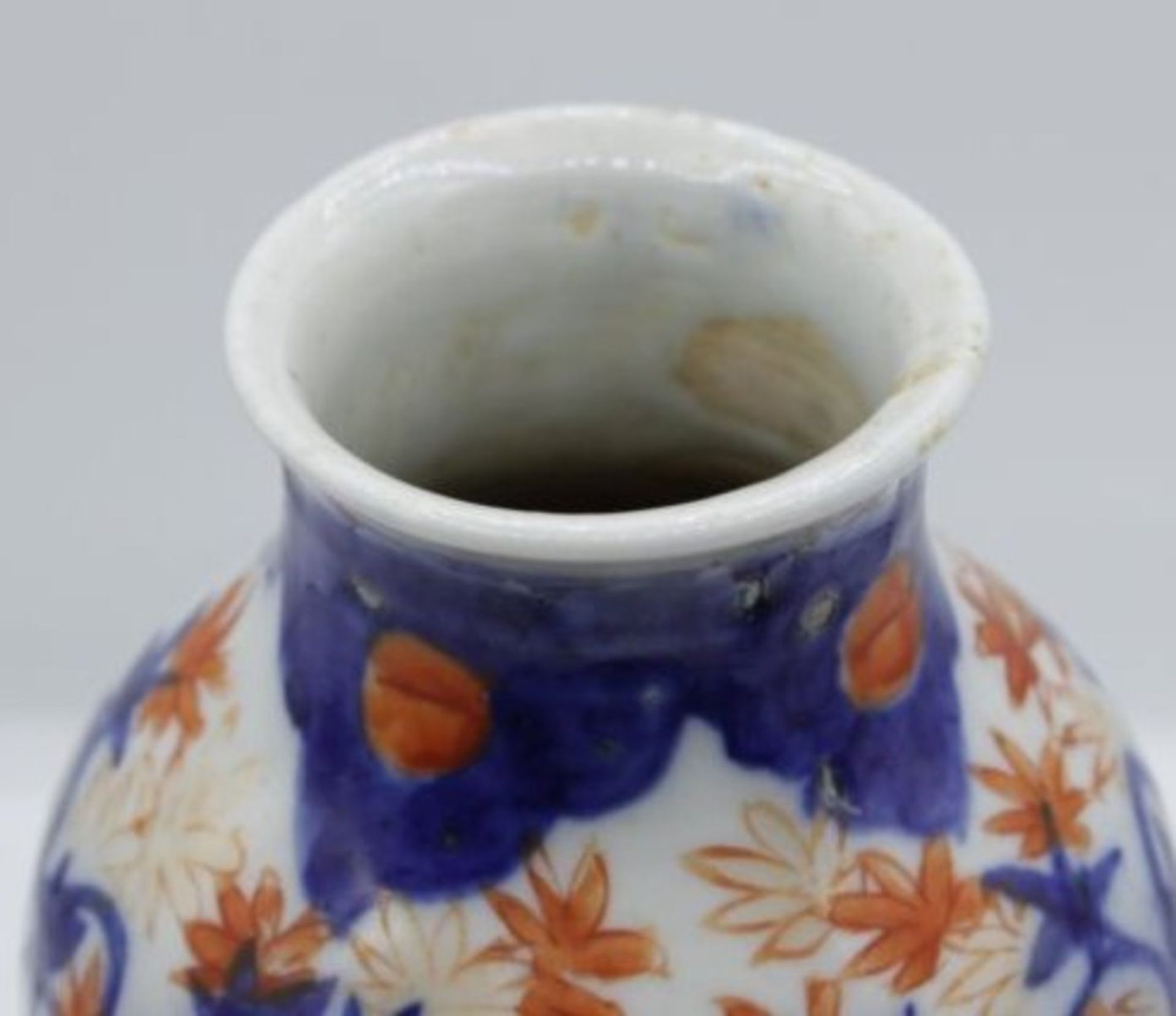 Vase, China, florale Bemalung, berieben, H-18cm. - Image 3 of 4