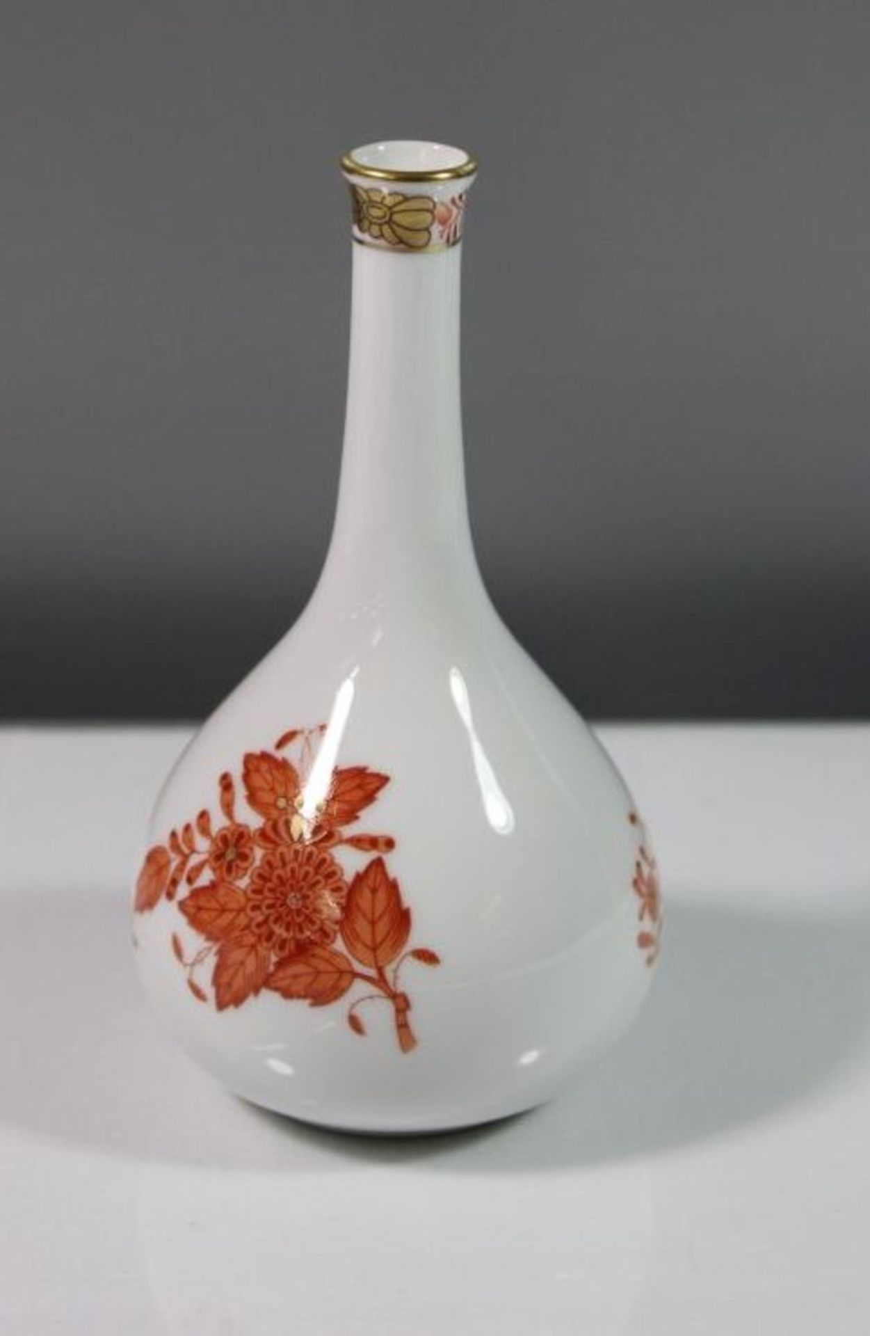 kl. Keulen-Vase, Herend, florale Bemalung, H-13cm.