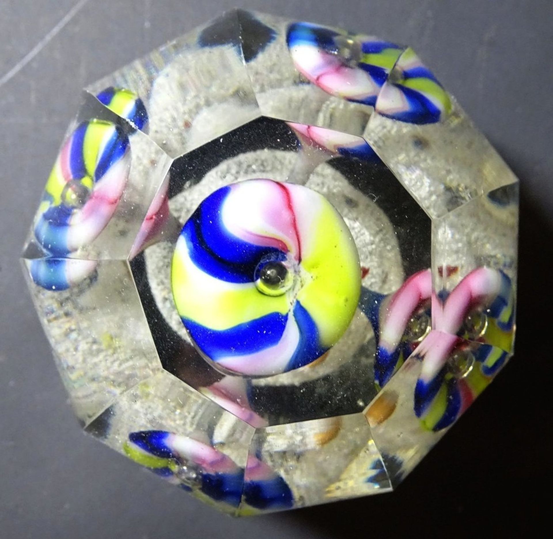 Paperweight mit bunten Pilzen, H-6,5 cm, D-7,5 cm - Bild 2 aus 5