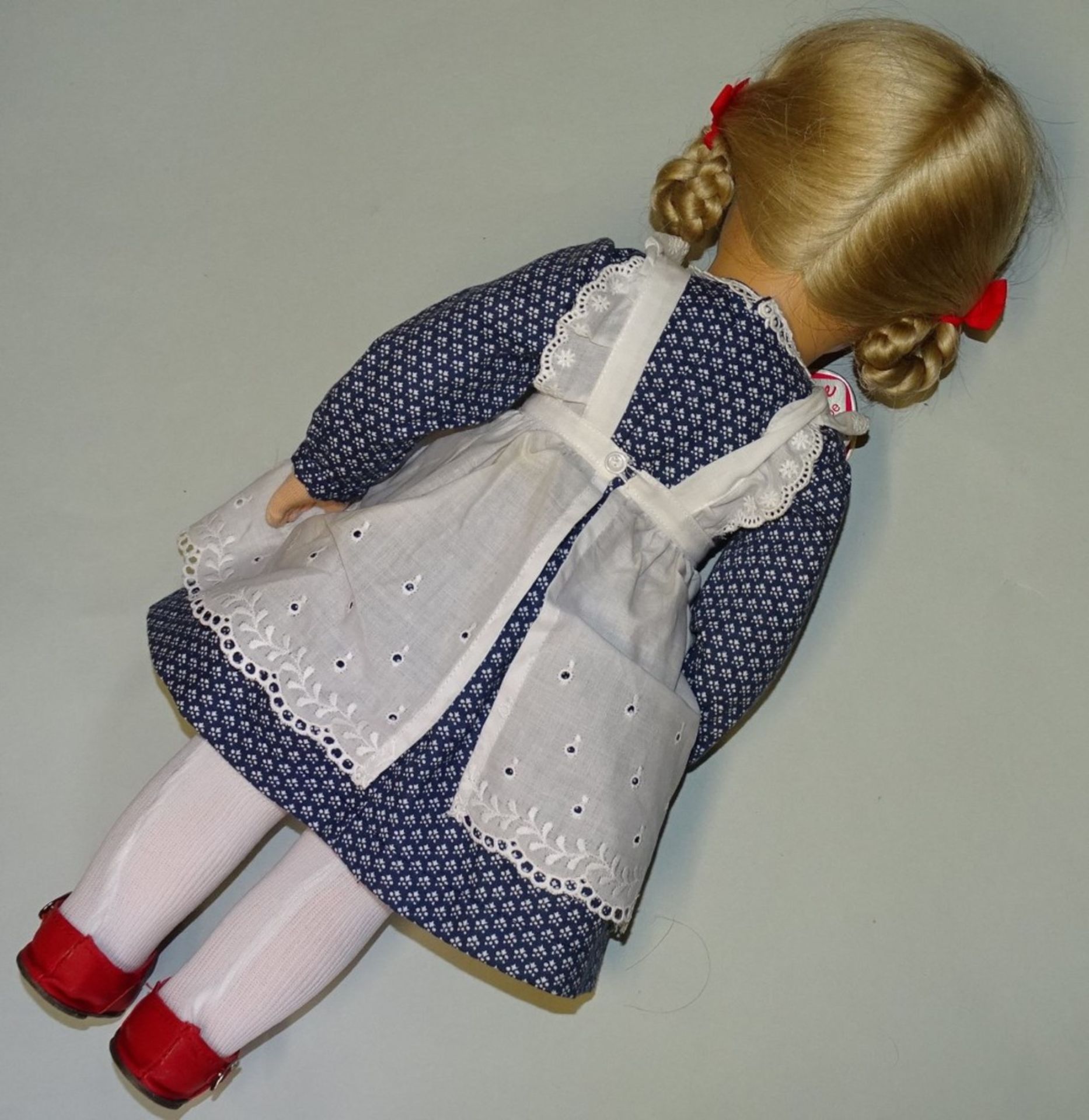 Käthe Kruse Stoffpuppe Mädchen mit Zöpfen,L- 48cm - Bild 3 aus 5