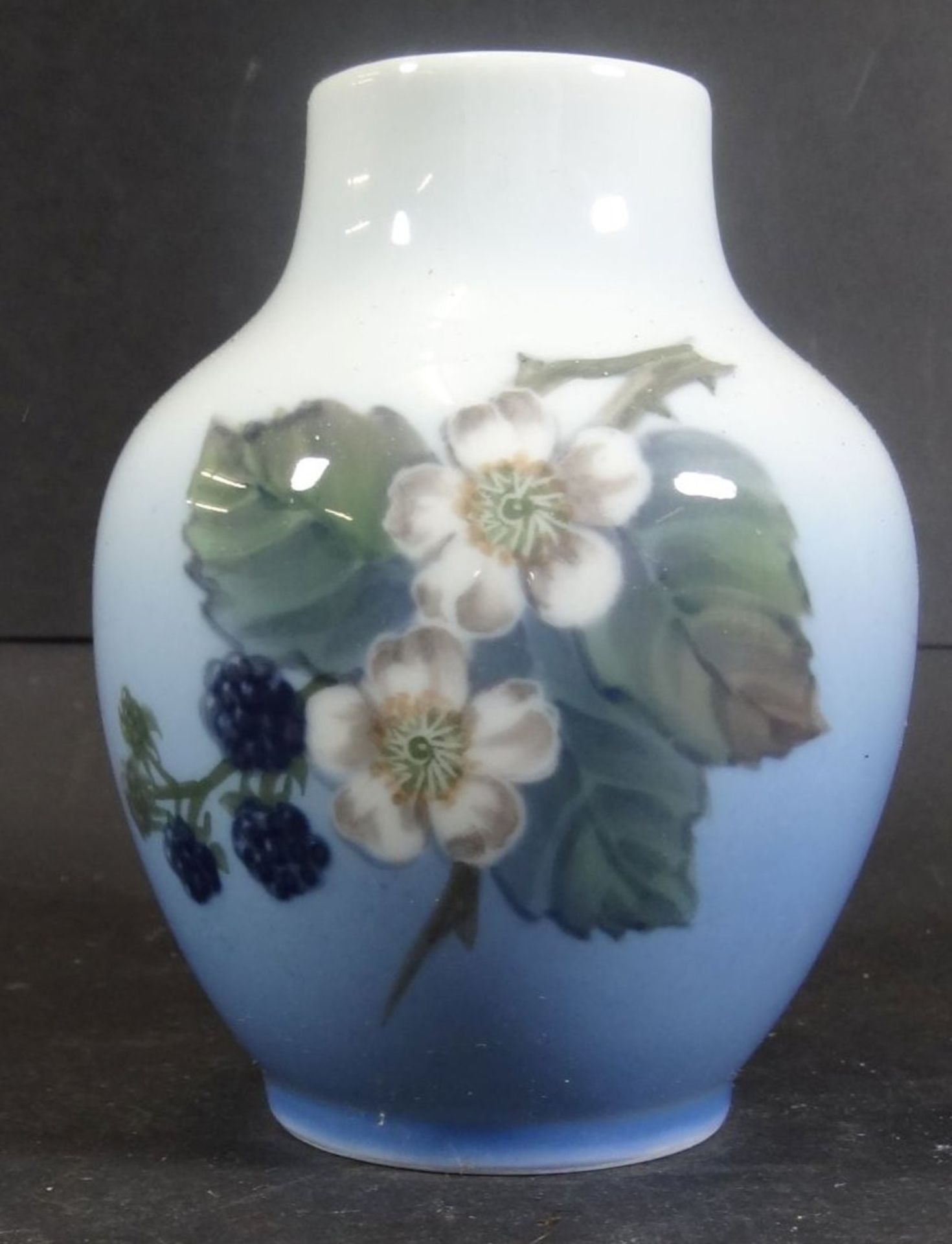 kleine Vase mit Blumendekor "Royal Copenhagen", H-10 cm