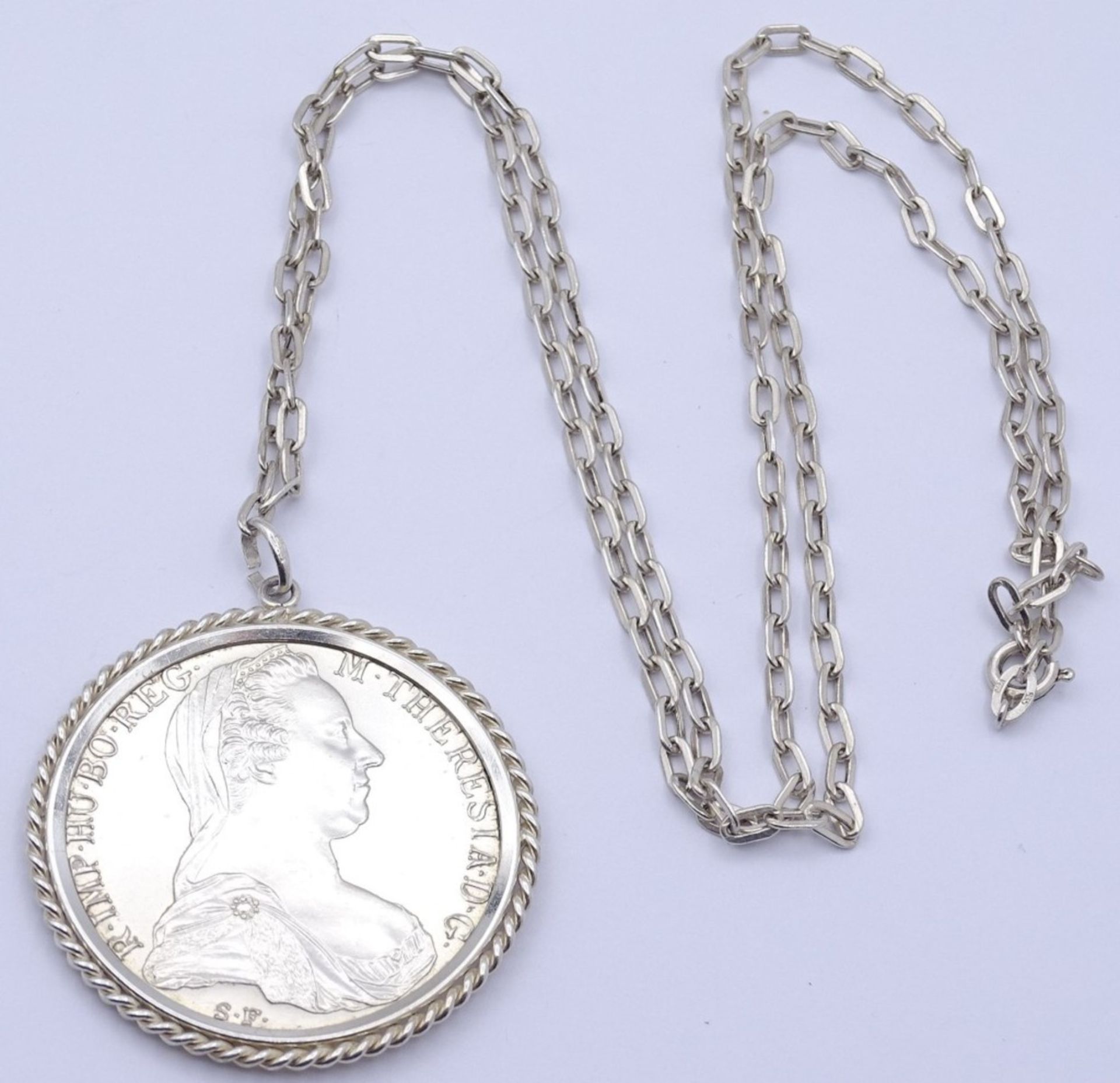 Halskette mit Maria Theresien Taler Münzanhänger,Kette und Fassung Silber 0.835,Taler Nachprägung,