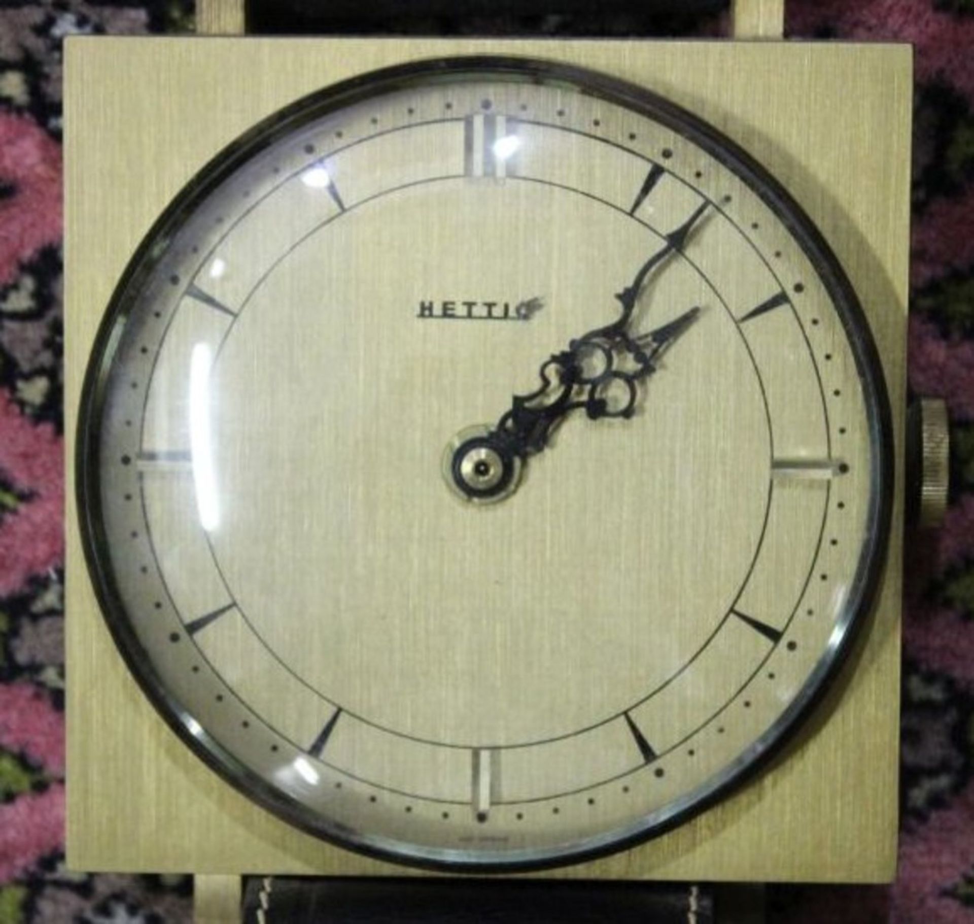Wanduhr in Form einer Armbanduhr, Hettig, Batteriewerk, Funktion nicht geprüft, L-75cm. - Bild 2 aus 3