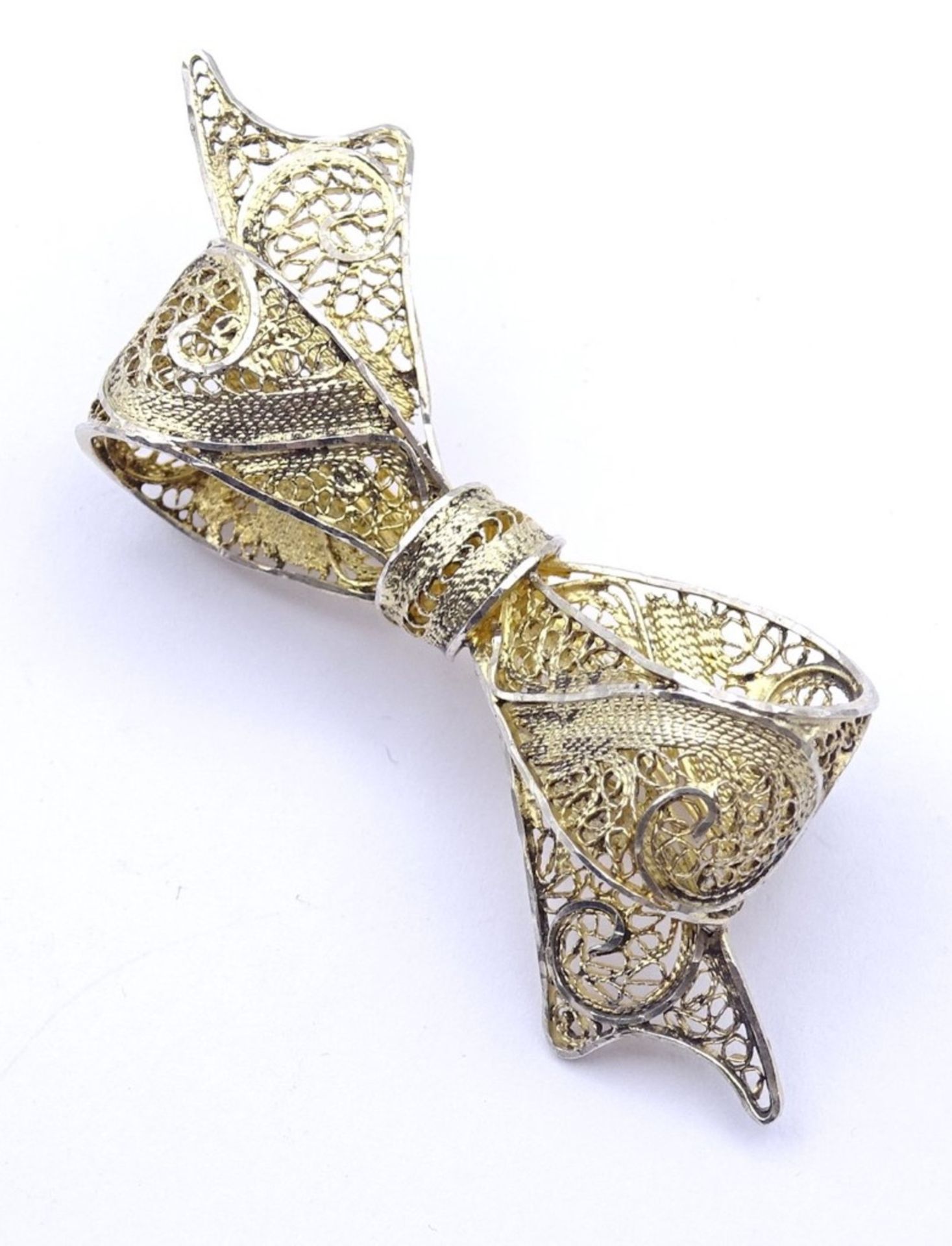 Filigrane Schleifenbrosche in Silber 0.835 leicht goldfarbenes Stück,L- 5,4cm, 5,0gr. - Bild 2 aus 4