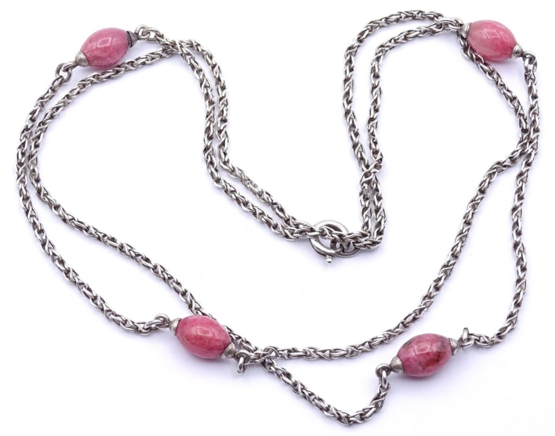 Lange Halskette mit roten olivenförmigen Halbedelsteinen, Silber 0.925, L- 80cm, 17gr.