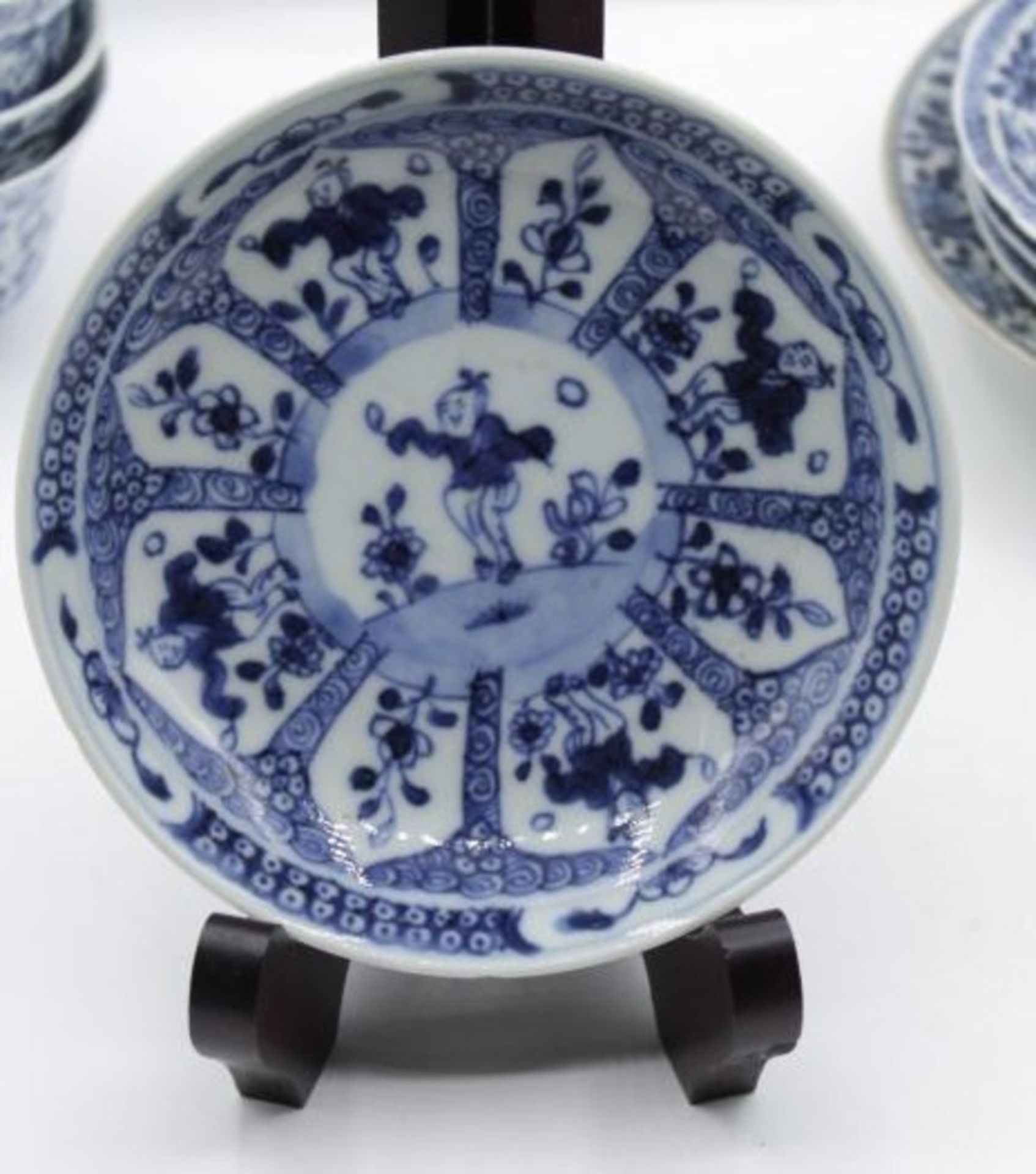 Konvolut div. China-Porzallan, blaue Dekore, jedes Teil mit Chip, Becher ca. H-4,5cm, Größter Teller - Bild 5 aus 10