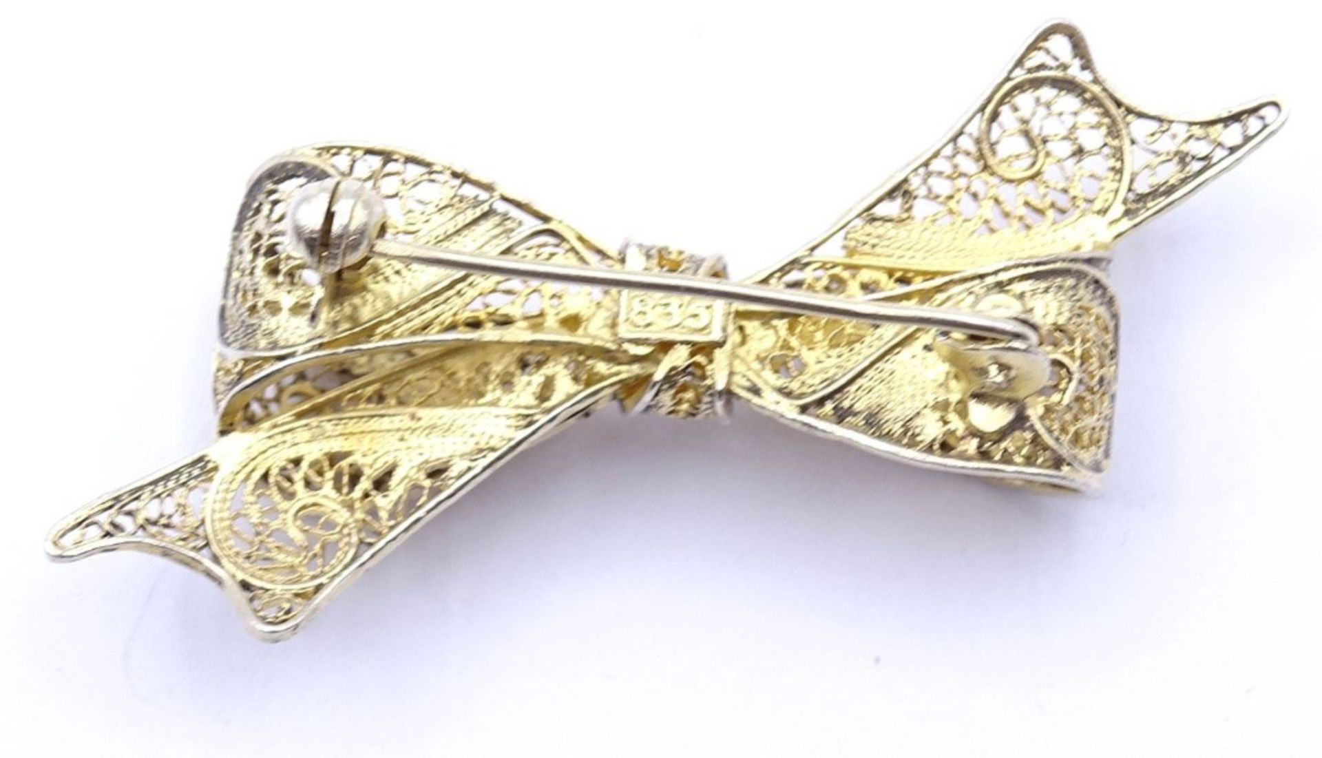 Filigrane Schleifenbrosche in Silber 0.835 leicht goldfarbenes Stück,L- 5,4cm, 5,0gr. - Bild 3 aus 4