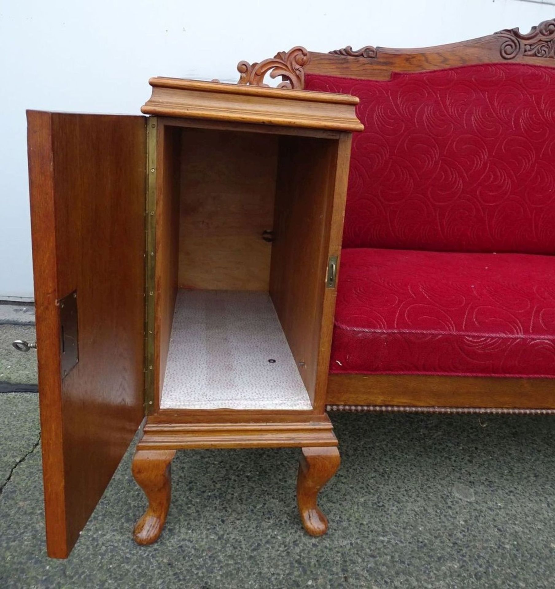 rotes Sofa, an den Enden kleine Schränke, Holzkrone, guter Zusatnd, L-215 cm H-110 cm, T-76 cm - Bild 7 aus 10