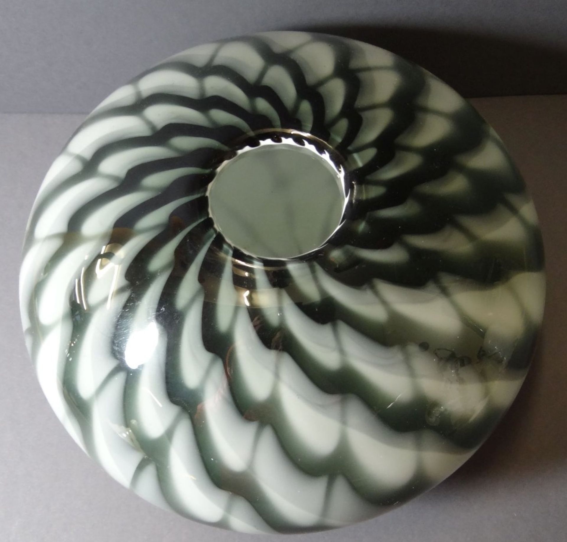 grosse Kunstglas-Vase, H-13 cm, D-24 cm - Image 3 of 5