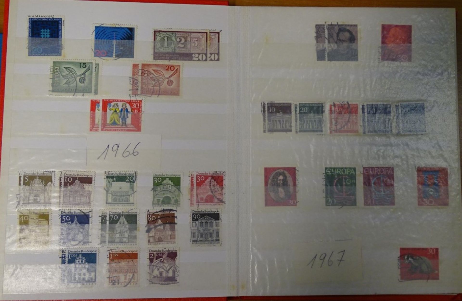 Konvolut Briefmarken Alben + Schachtel,Marken aus aller Welt, (11 Alben,1x Schachtel) - Bild 8 aus 10