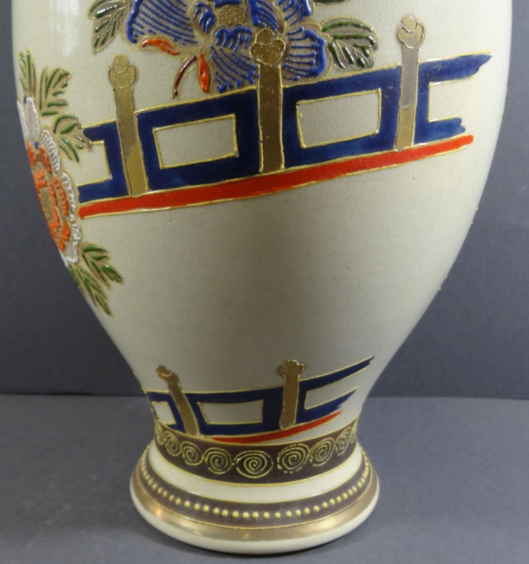 Vase, Japan, mit Blumen und Golddekor, H-30 cm - Bild 5 aus 6