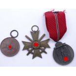 Konvolut: Winterschlacht im Osten Medaille,KVK mit Schwerter und Kriegsverdienstmedaille