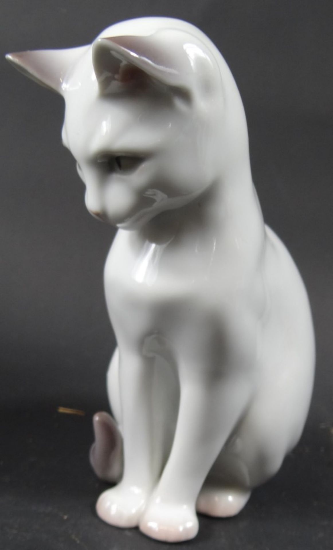 Katzenfigur, Bing & Gröndahl, Mod.nr. 2476, H. ca. 11,5 cm