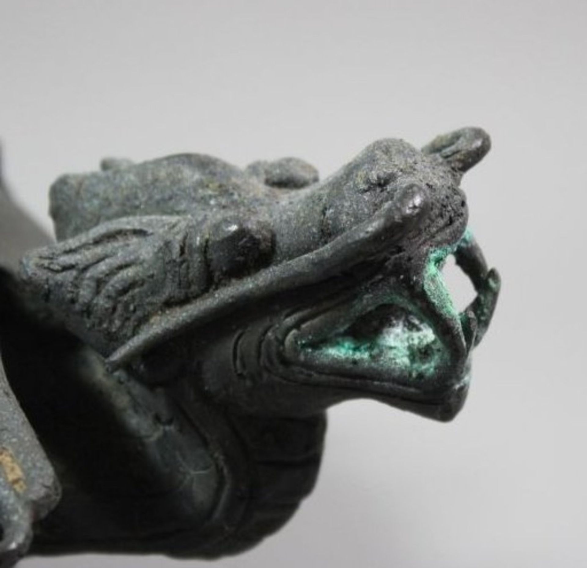 figürliche Teekanne, wohl China, Darchenkopfausguss, Frosch als Deckelbekrönung, wohl Bronze, - Bild 3 aus 4