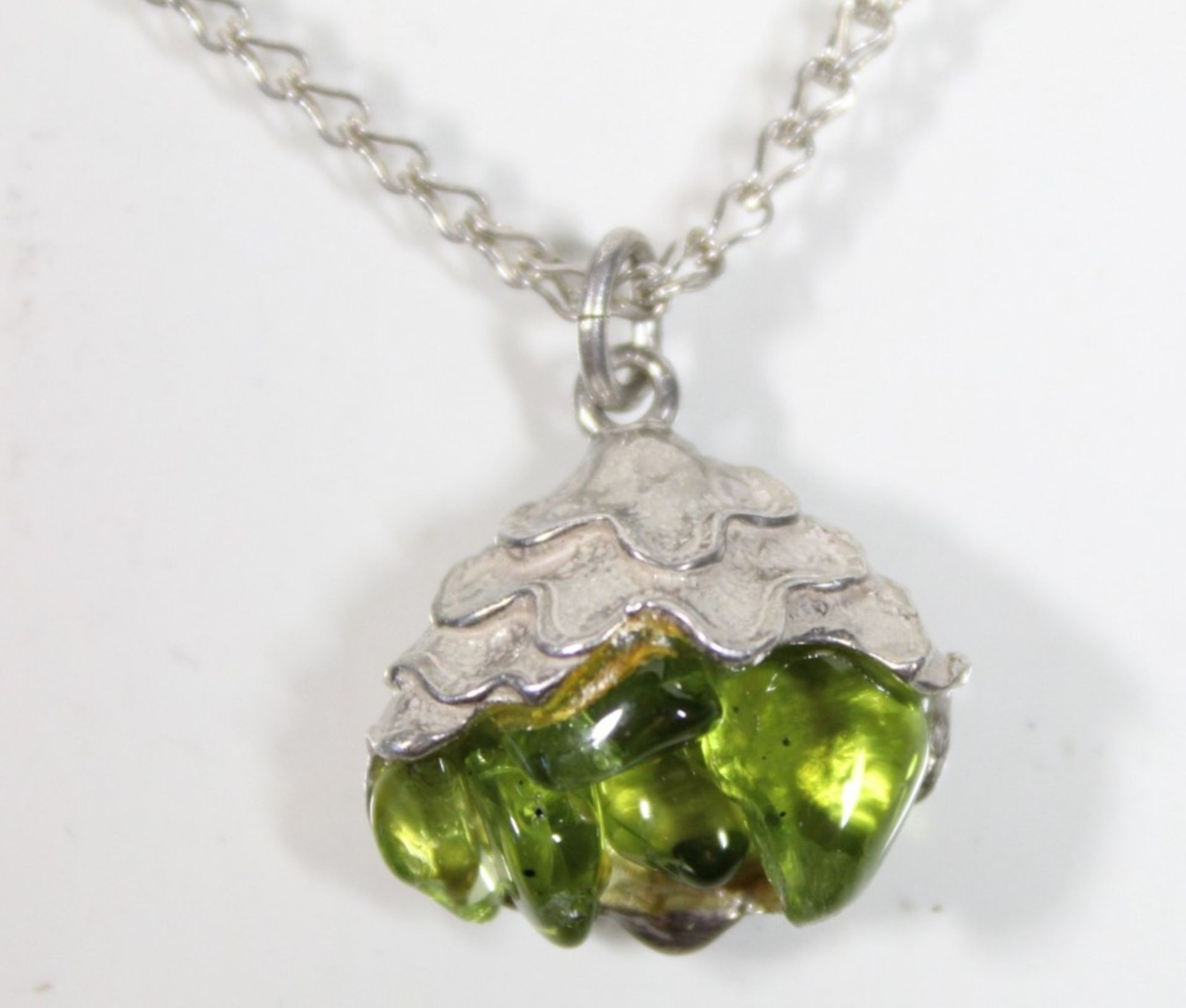 Sterlingsilberkette mit Anhänger, Peridot in Silberfassung, Anhänger mit Öse 2 cm, L. Kette 39,5 cm, - Image 2 of 5