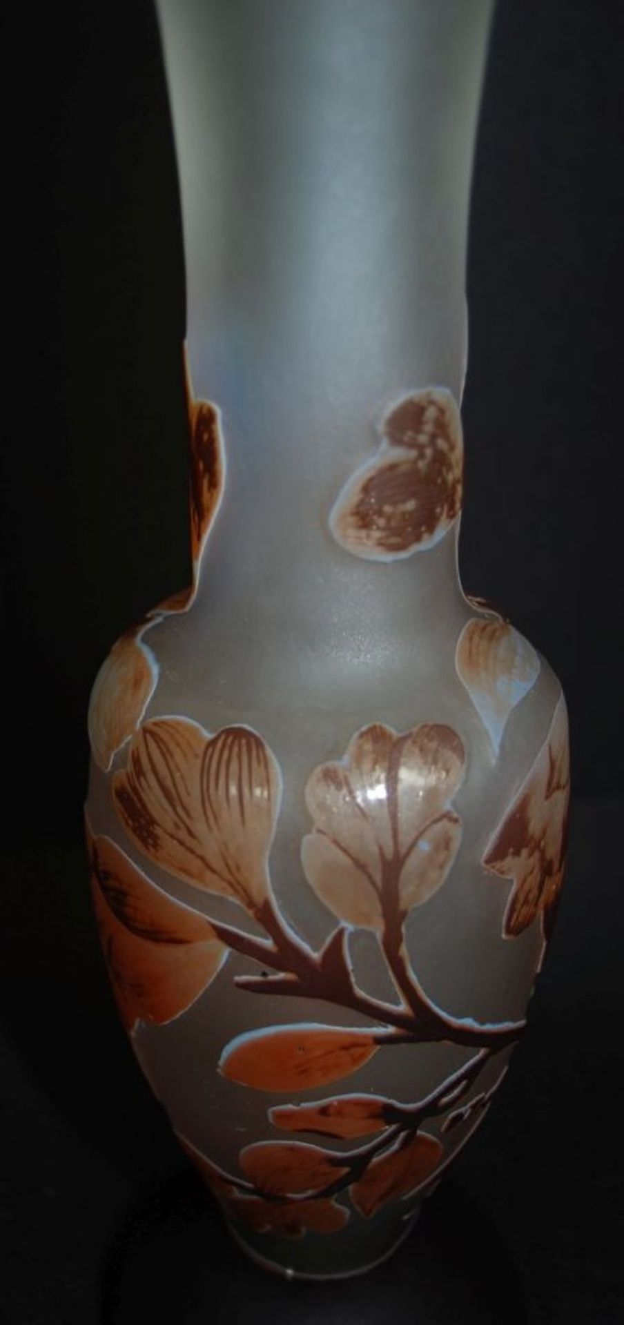 unleserl. signierte Jugendstil-Vase, Zweigdekor, , überfangen und geschnitten, H-28,5 cm - Image 4 of 7