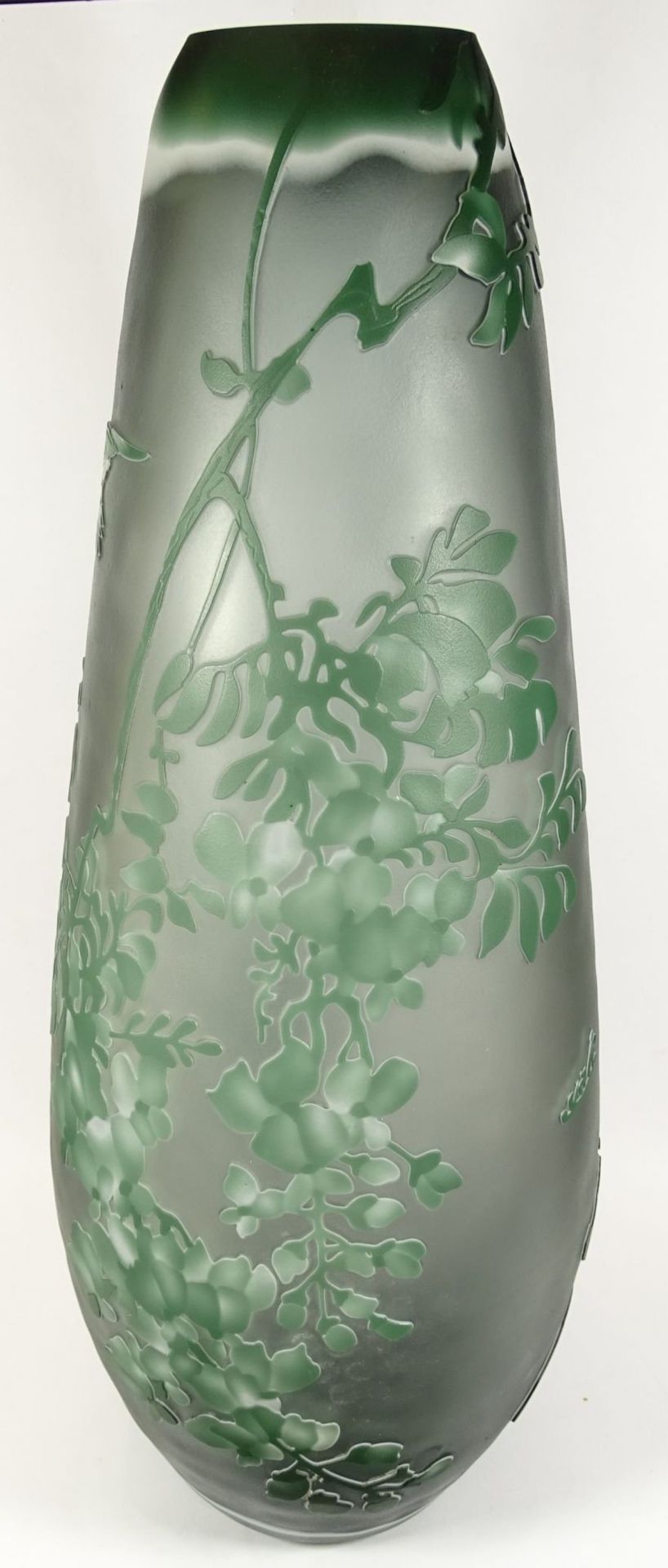 hohe Vase, bezeichnet Type Gallè, Zweige mit Vögel, überfangen und geschnitten, H-48 cm - Image 5 of 10