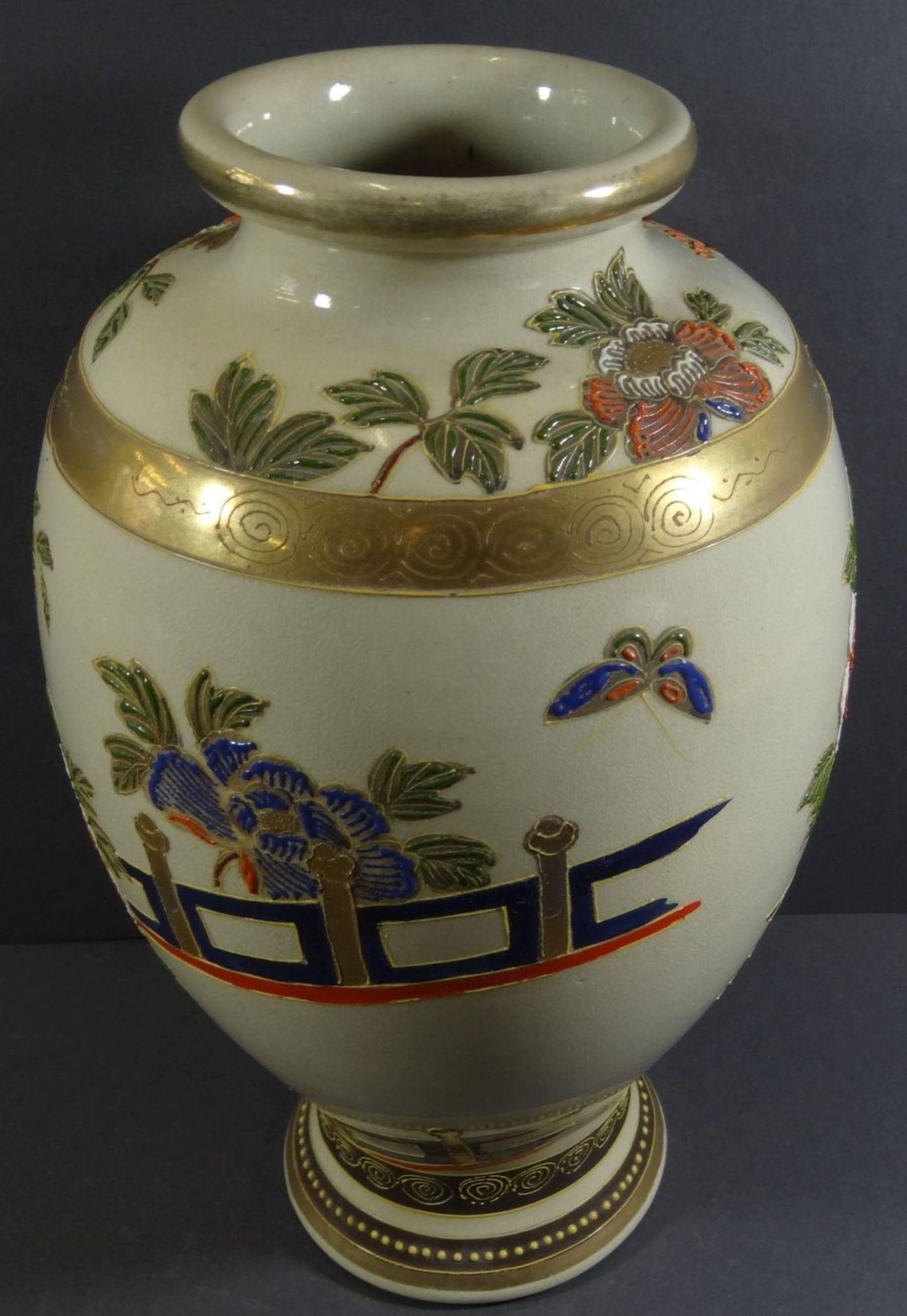 Vase, Japan, mit Blumen und Golddekor, H-30 cm - Bild 3 aus 6