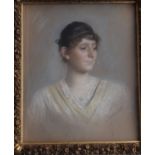 Julius KLEINMICHEL (1846-1892) "Portrait einer jungen Frau", Mischtechnik, ger/Glas, RG 70x60 cm