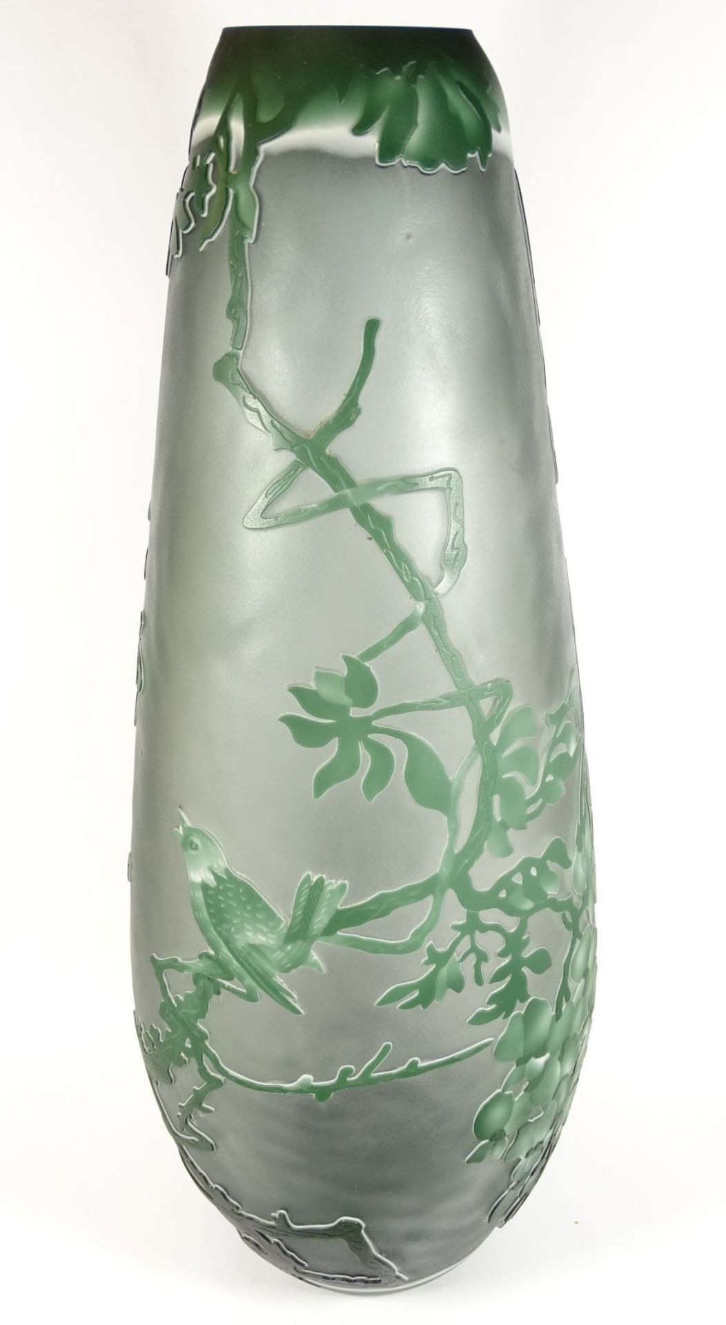 hohe Vase, bezeichnet Type Gallè, Zweige mit Vögel, überfangen und geschnitten, H-48 cm