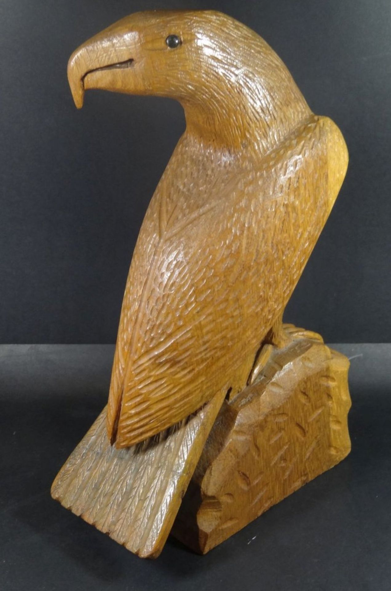 gr. Holzschnitzerei "Adler" auf Sockel, H-40 cm, T-25 cm - Bild 3 aus 5