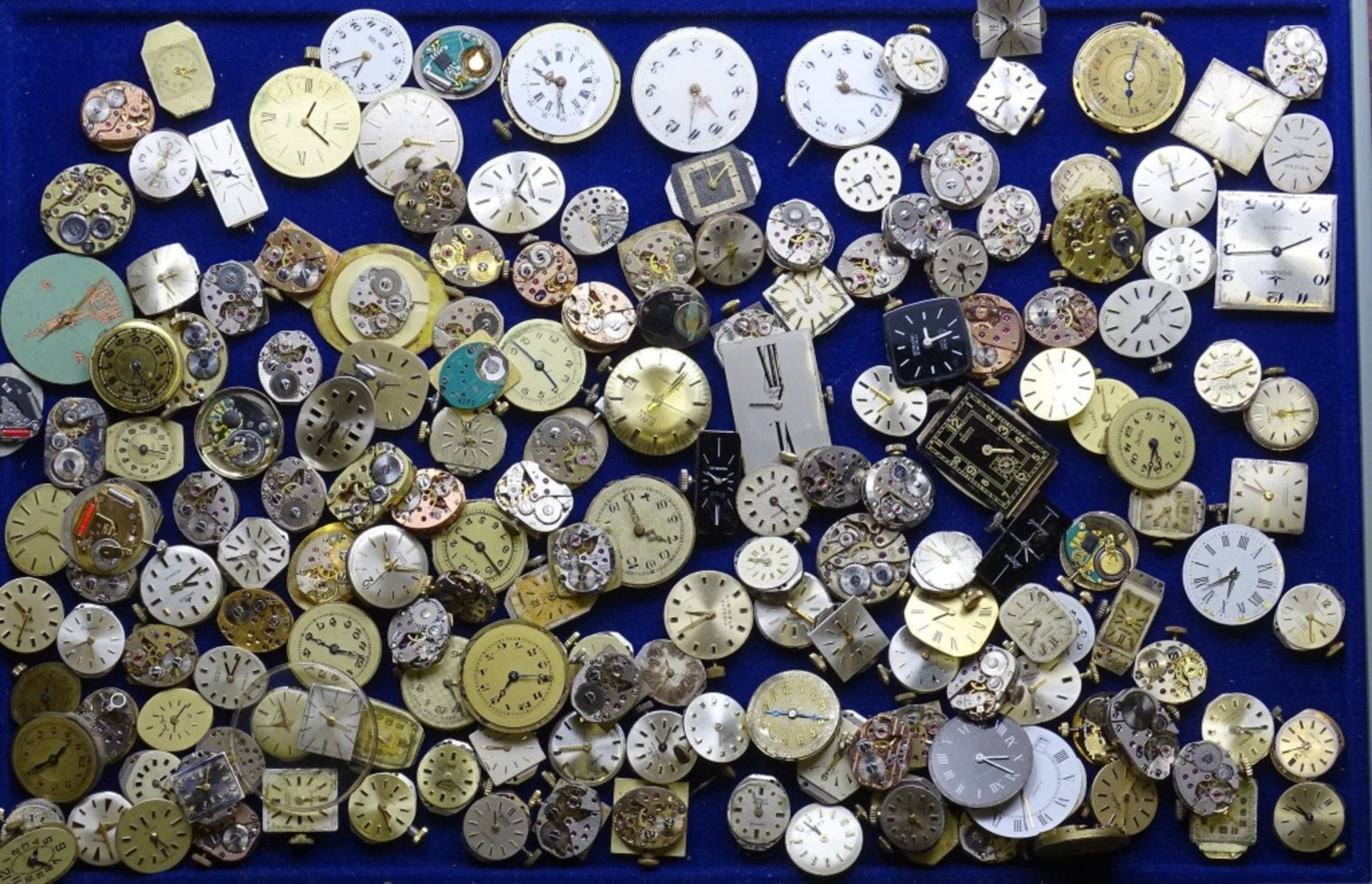 Koffer voll mit div. Taschenuhren und Armbanduhren Werke,versch.Marken, Funktionen nicht geprüft - Bild 7 aus 10