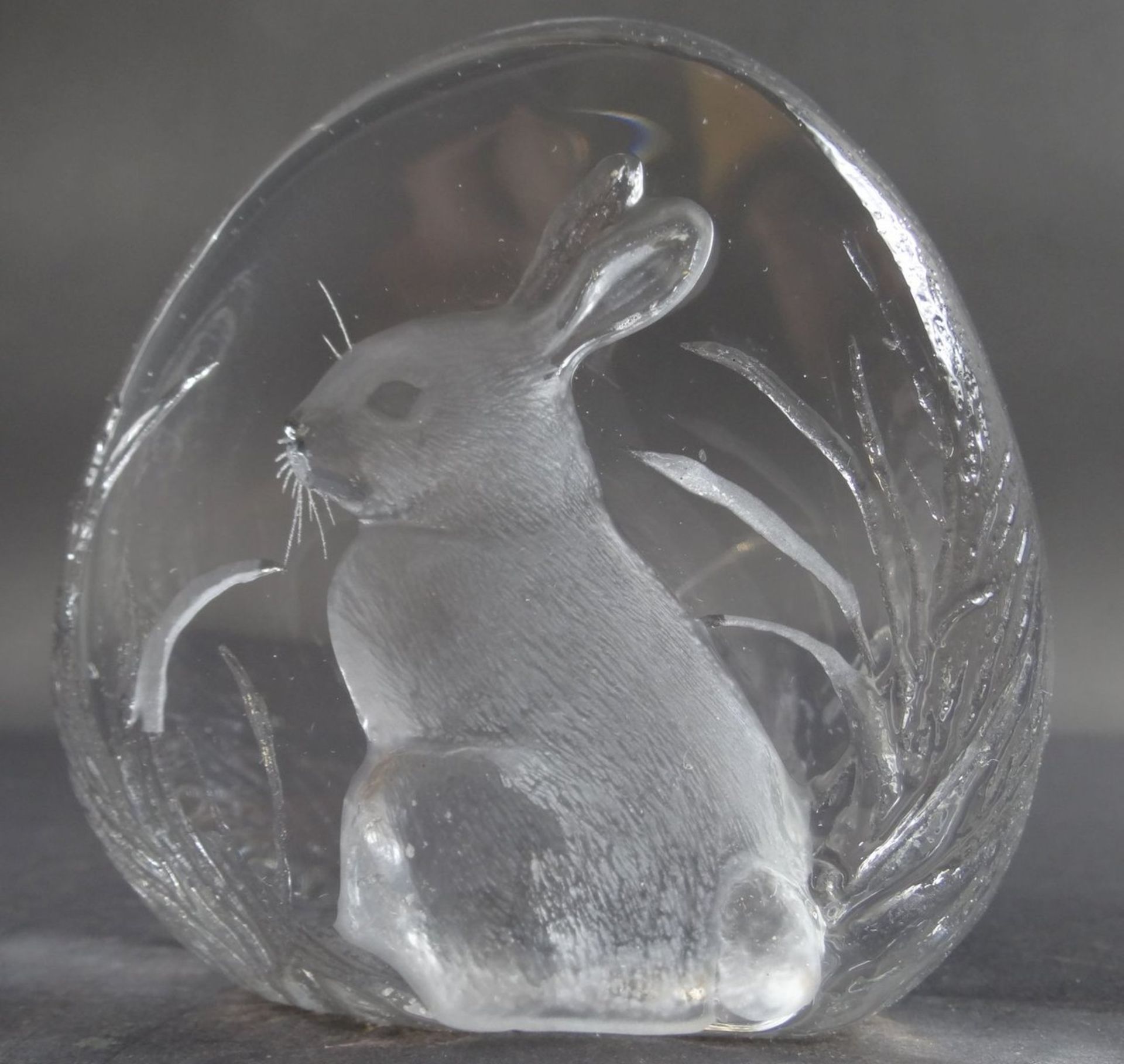 Paperweight mit Hasen, Ritzsignatur, Skandinavien, 9,5x9,5 cm