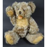 Alter Teddybär, Kopf, Arme und Beine beweglich, L. ca. 36 cm, guter Zustand