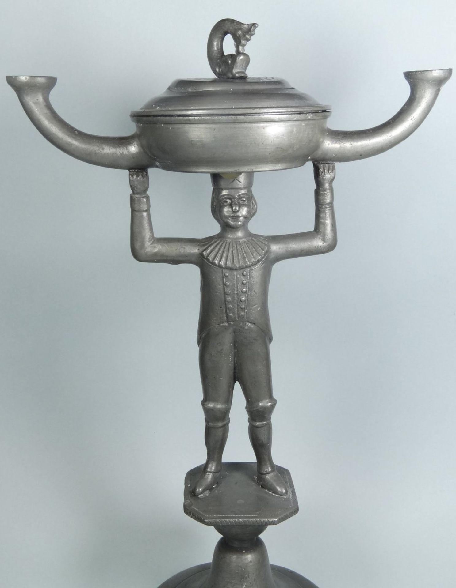 hohe figürliche Bergmanns-Öllampe aus Zinn, dat. 1780, H-33 cm, B-21 cm, seltene Ausführung, guter - Image 3 of 10