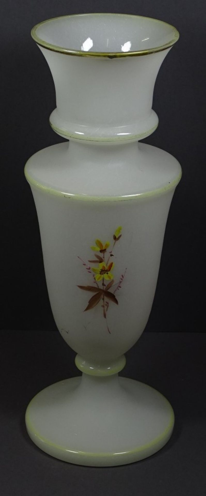 Große Biedermeier Vase ,19.Jhd.Opalinglas mit Blütenmalerei in Emailfarben,H-39cm - Image 4 of 4