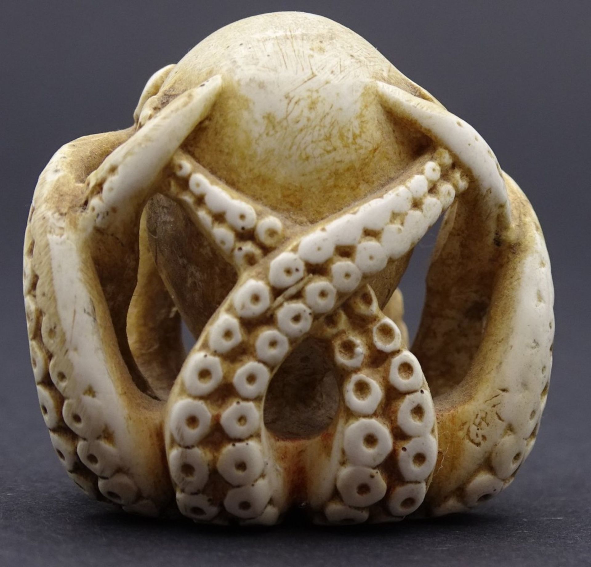 Netsuke - Oktopus,Rückseite r.u. signiert, H- 3,3cm - Bild 6 aus 6